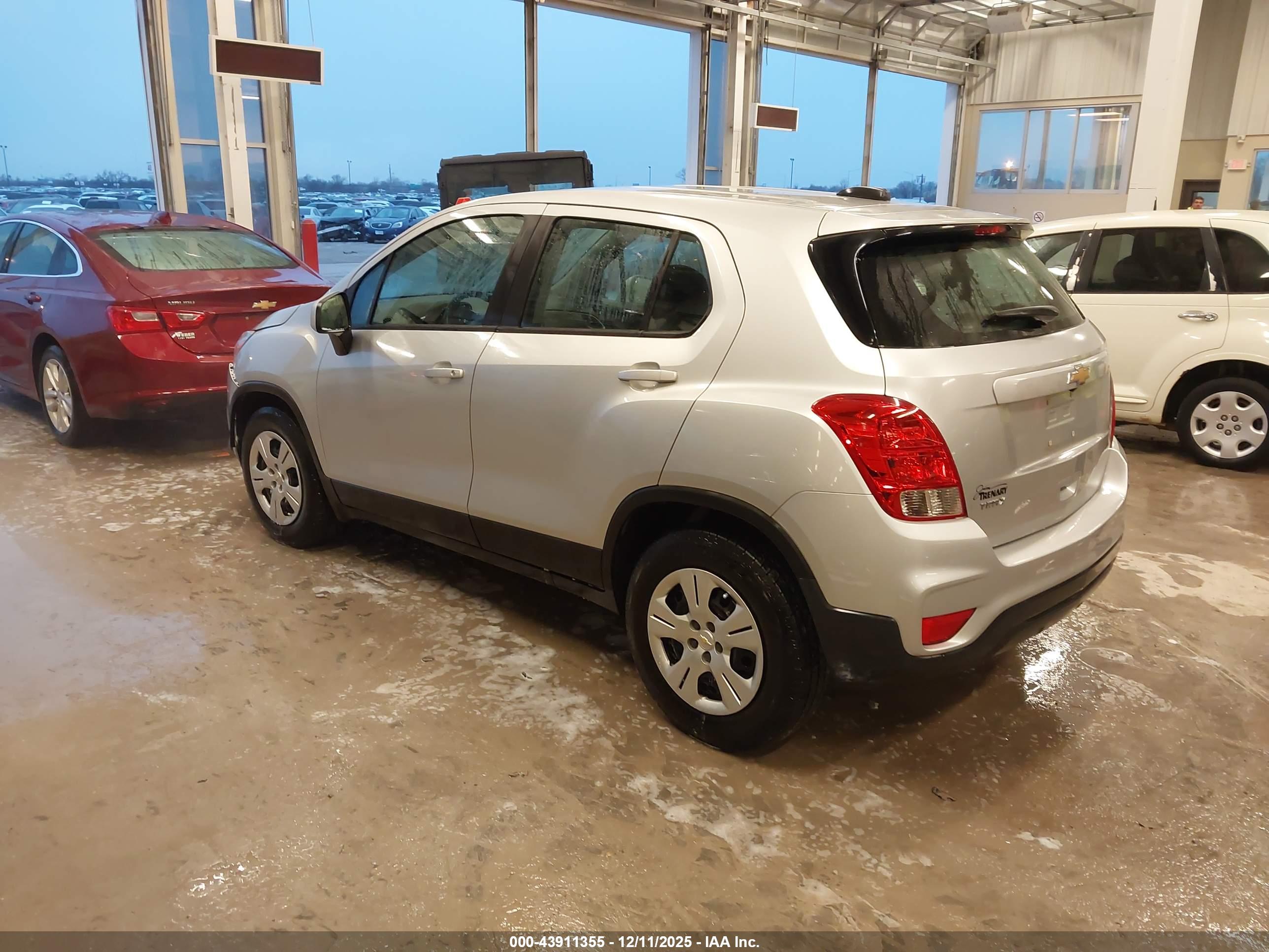 CHEVROLET TRAX image 3