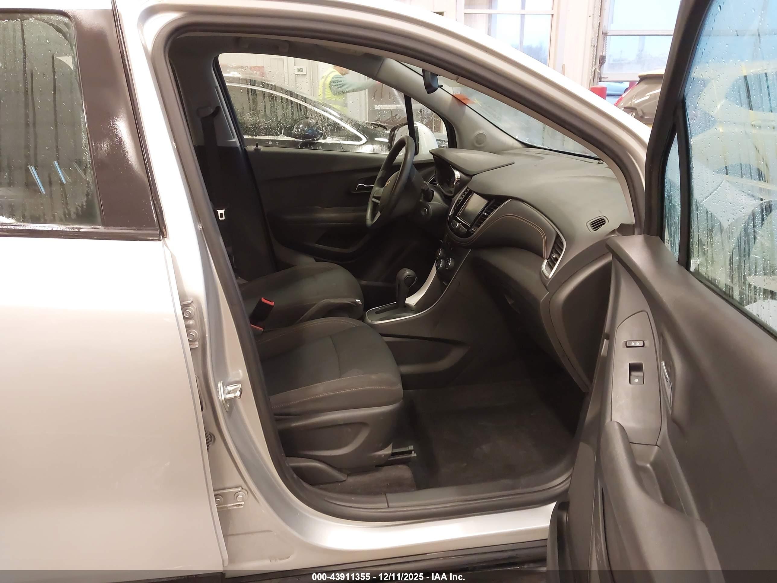 CHEVROLET TRAX image 5