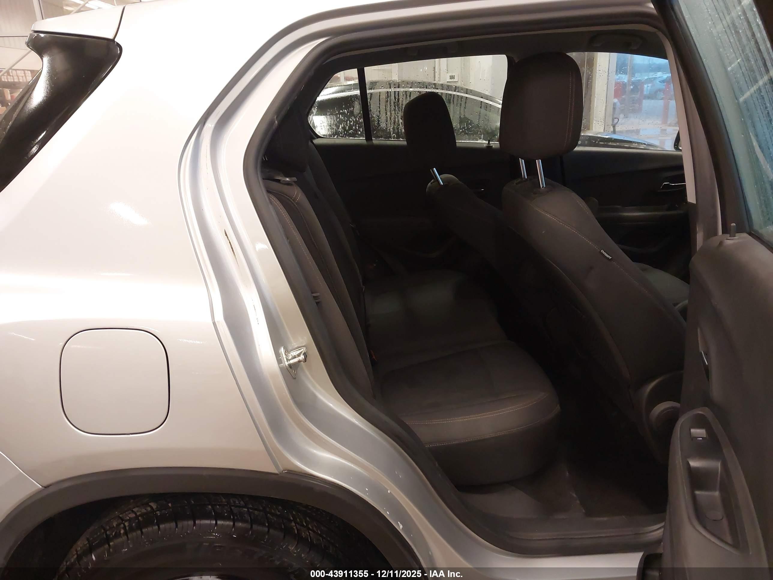 CHEVROLET TRAX image 8