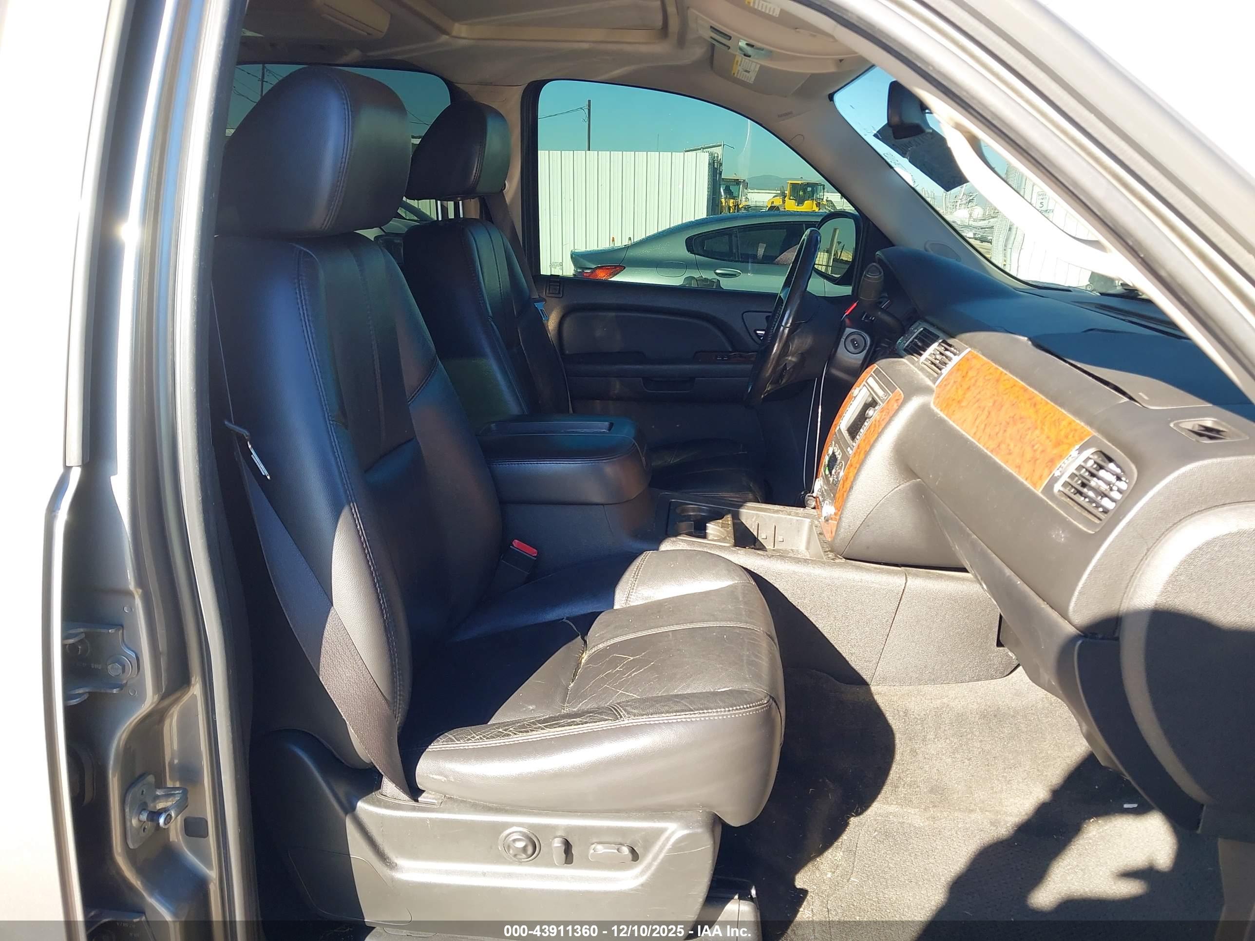 CHEVROLET TAHOE image 5