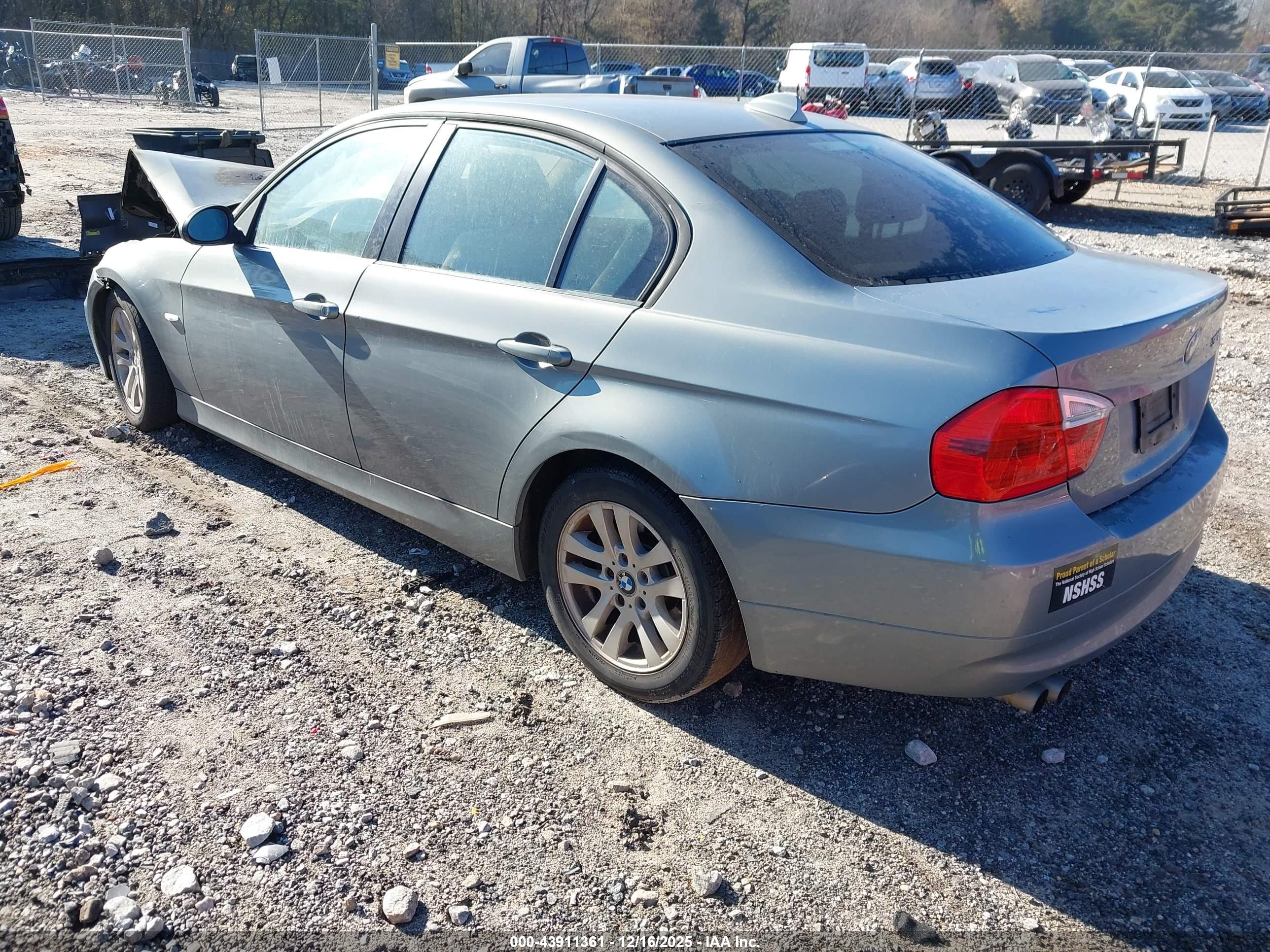 BMW 328I image 3