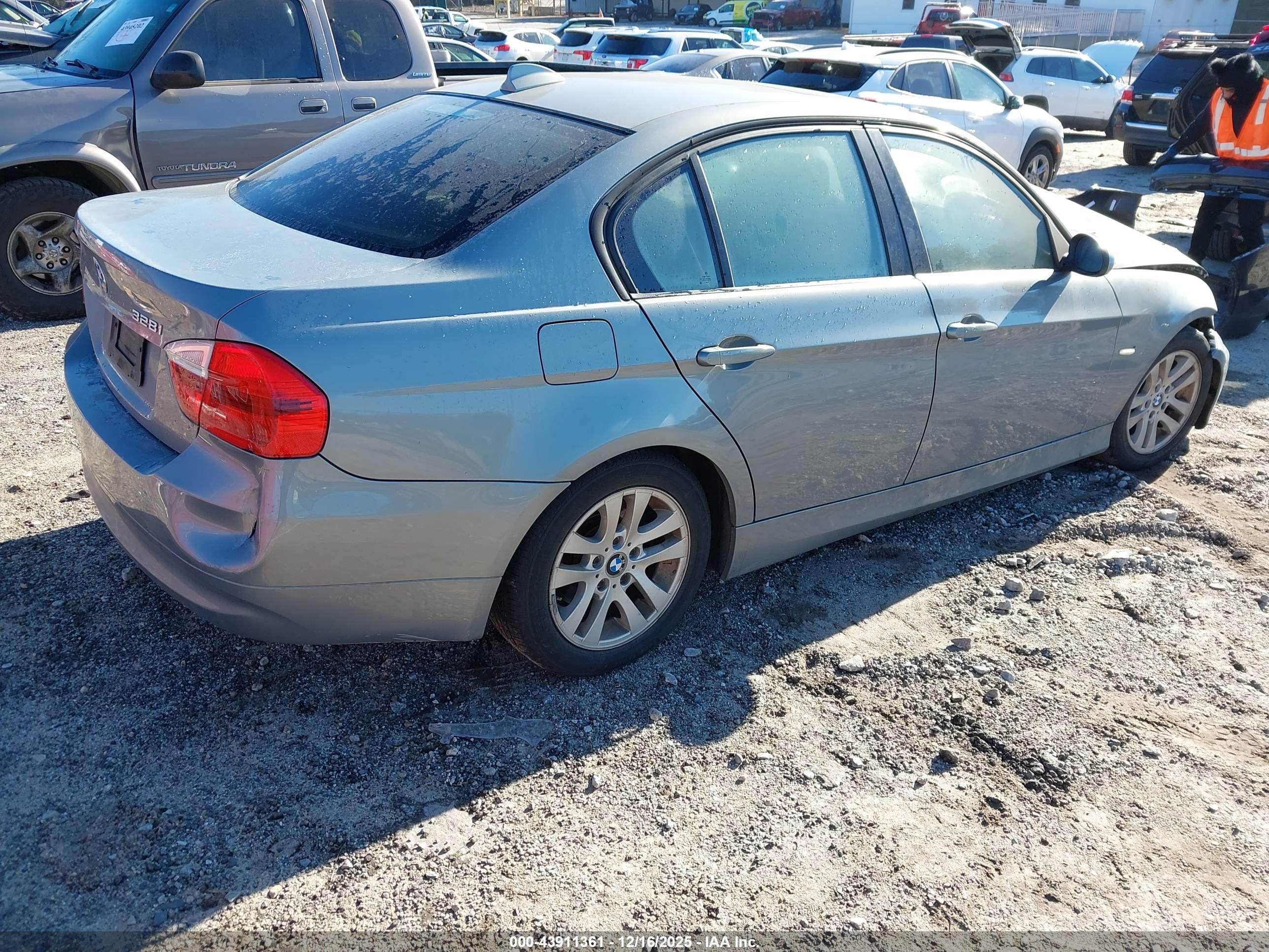 BMW 328I image 4