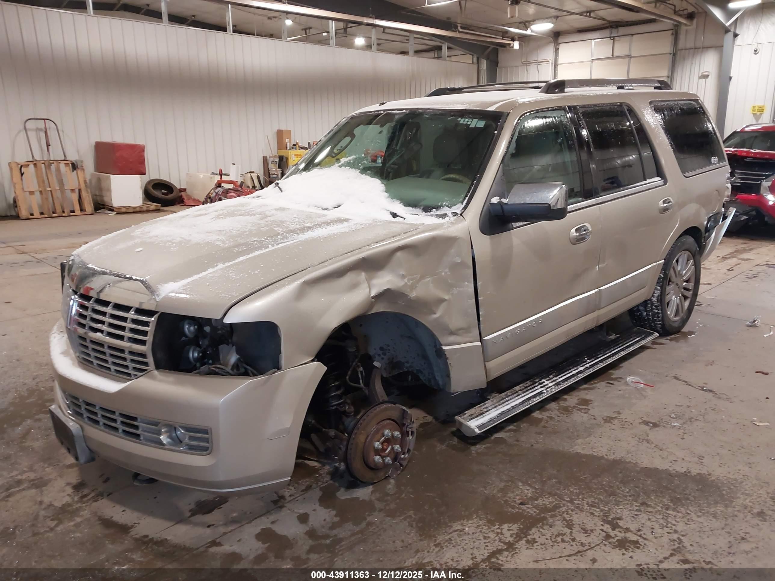 LINCOLN NAVIGATOR image 2