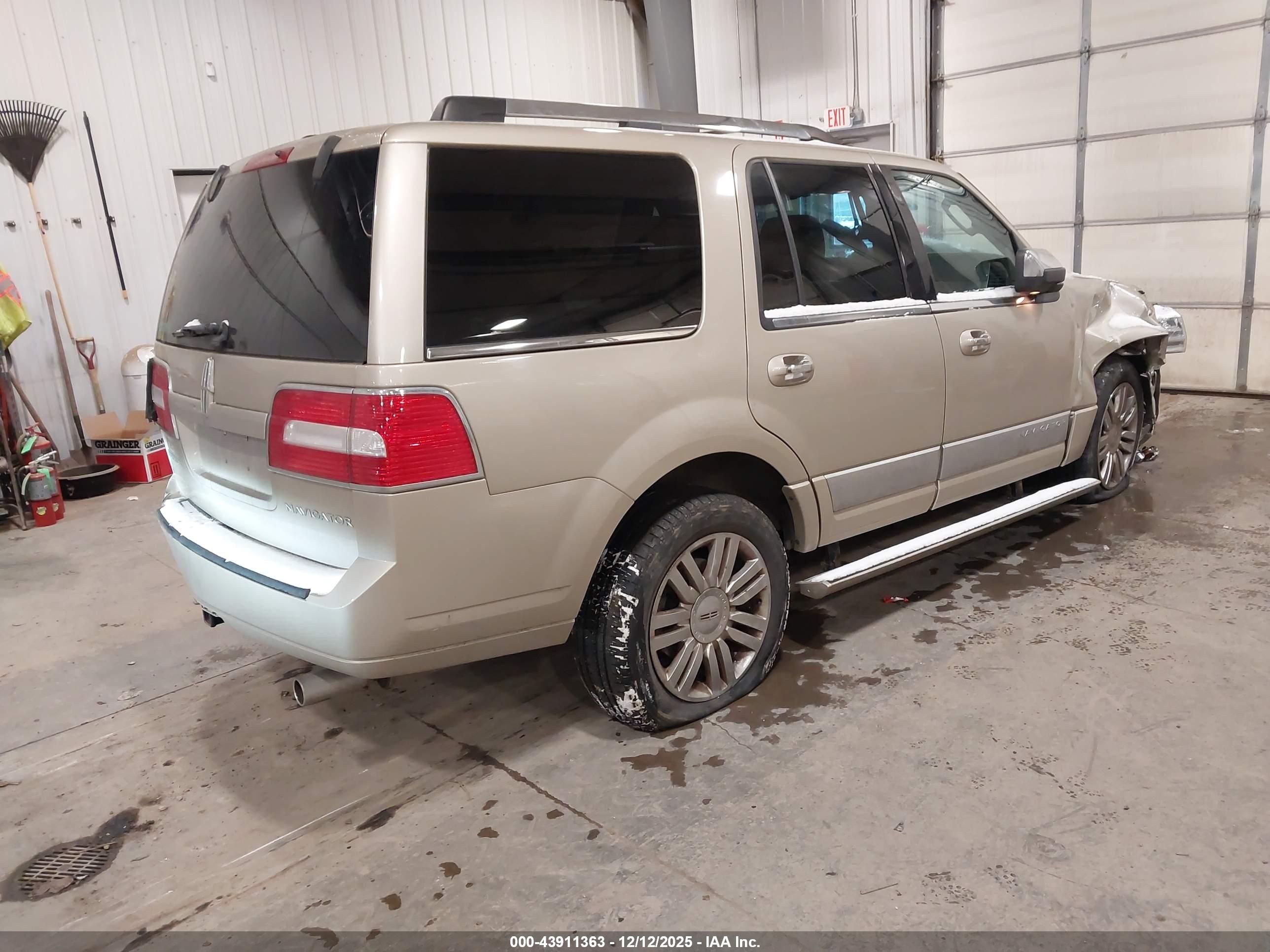 LINCOLN NAVIGATOR image 4