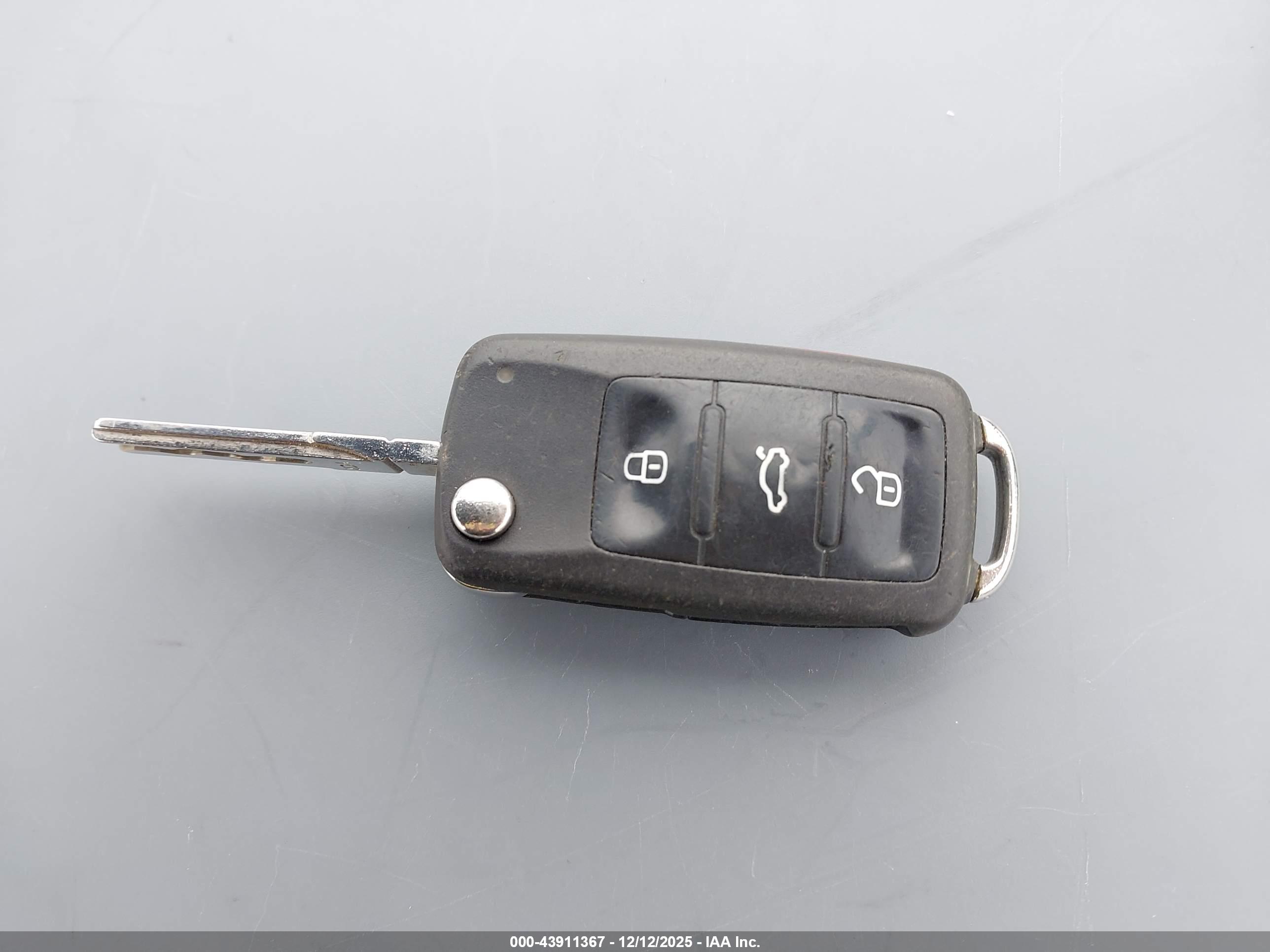 VOLKSWAGEN JETTA image 11