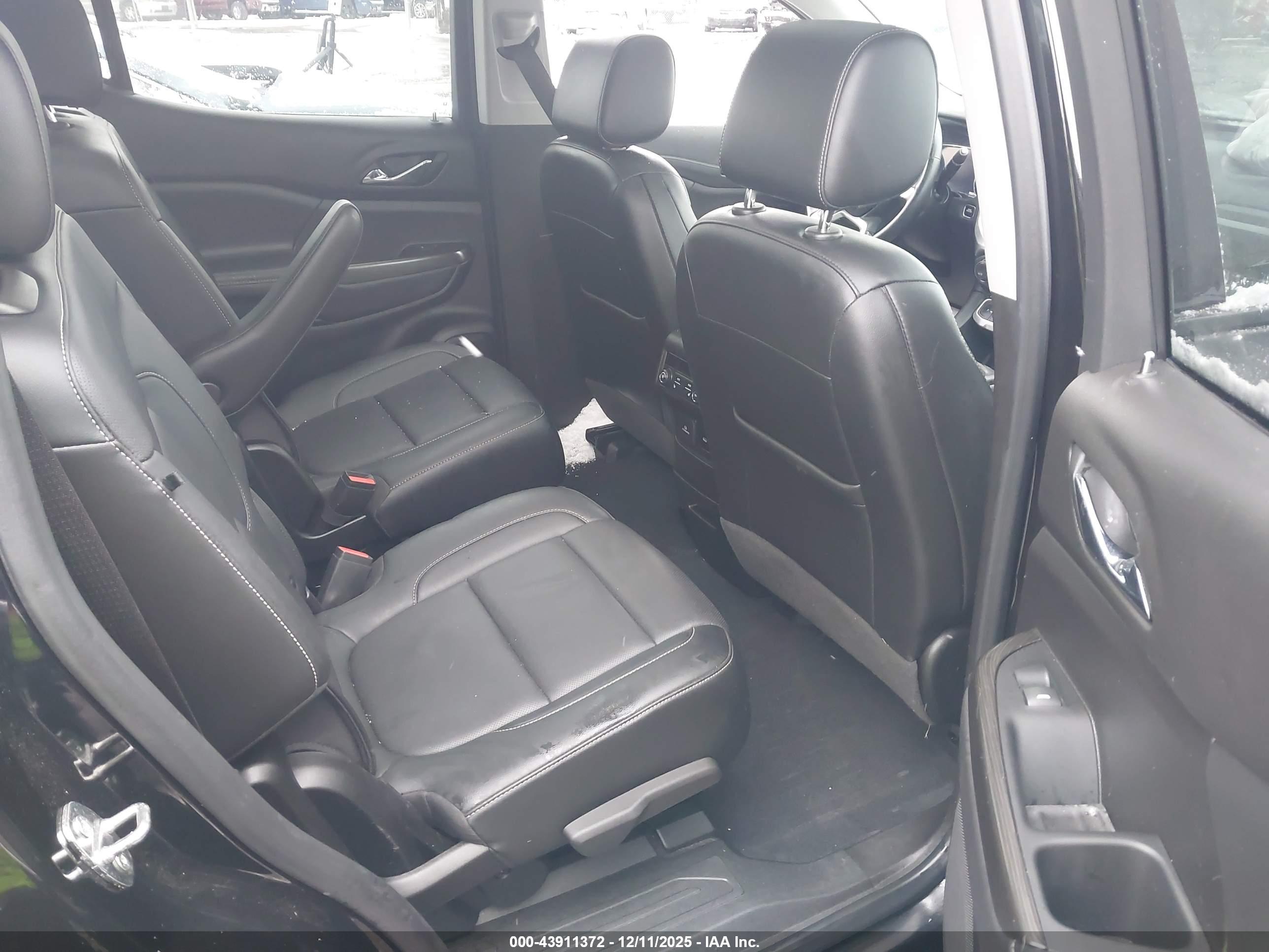 GMC ACADIA image 8