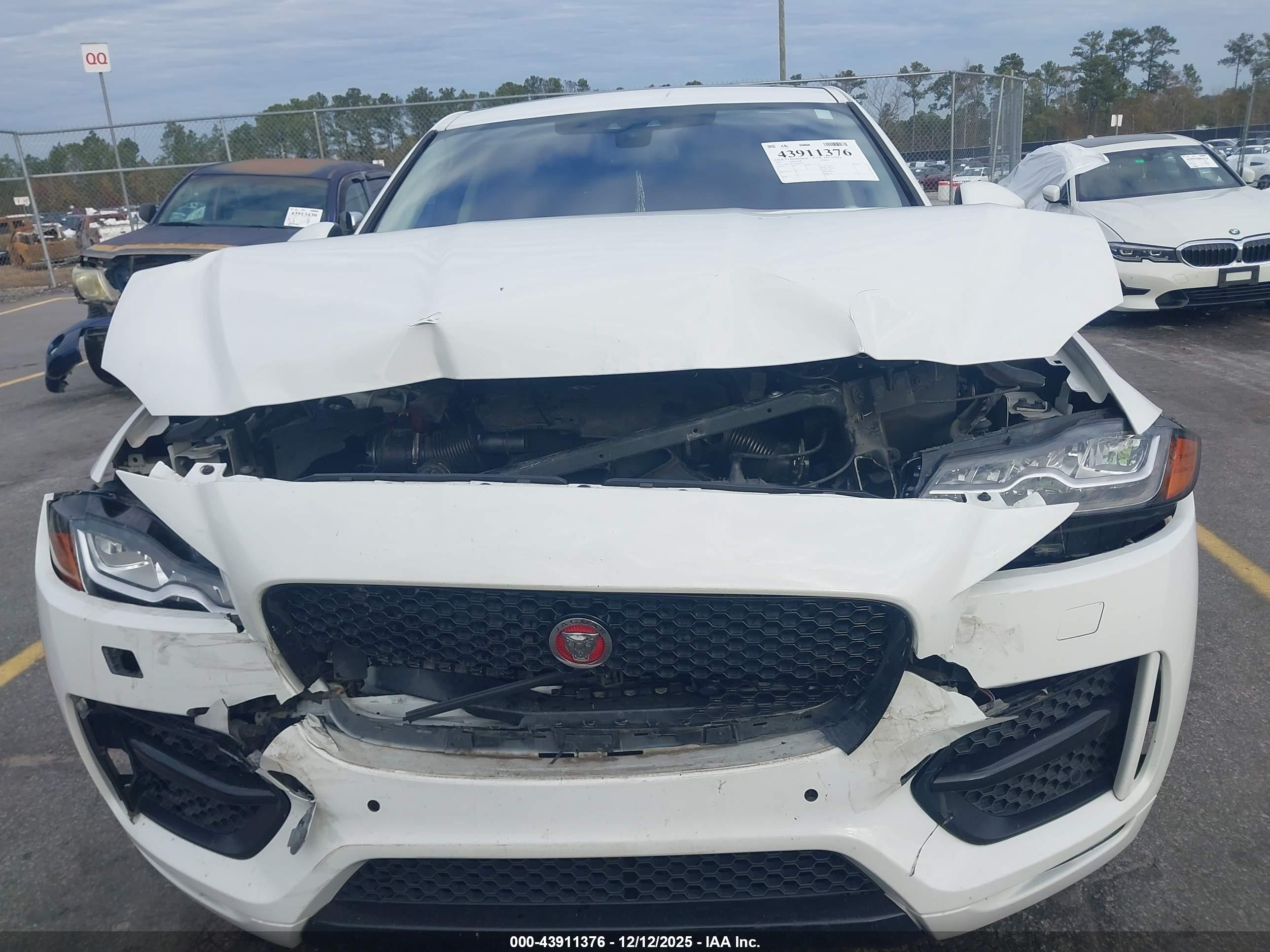 JAGUAR F-PACE image 6