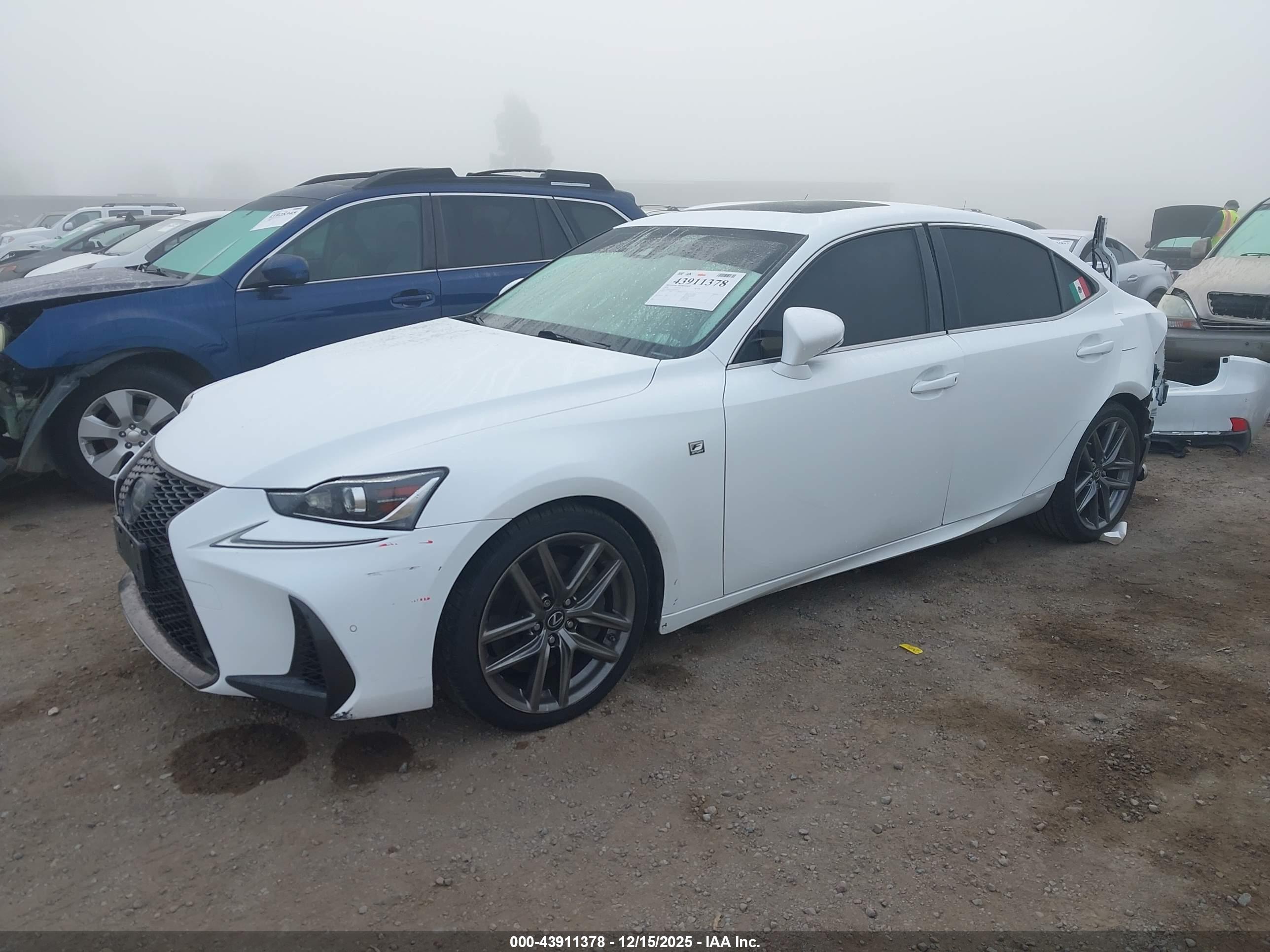 LEXUS IS image 2