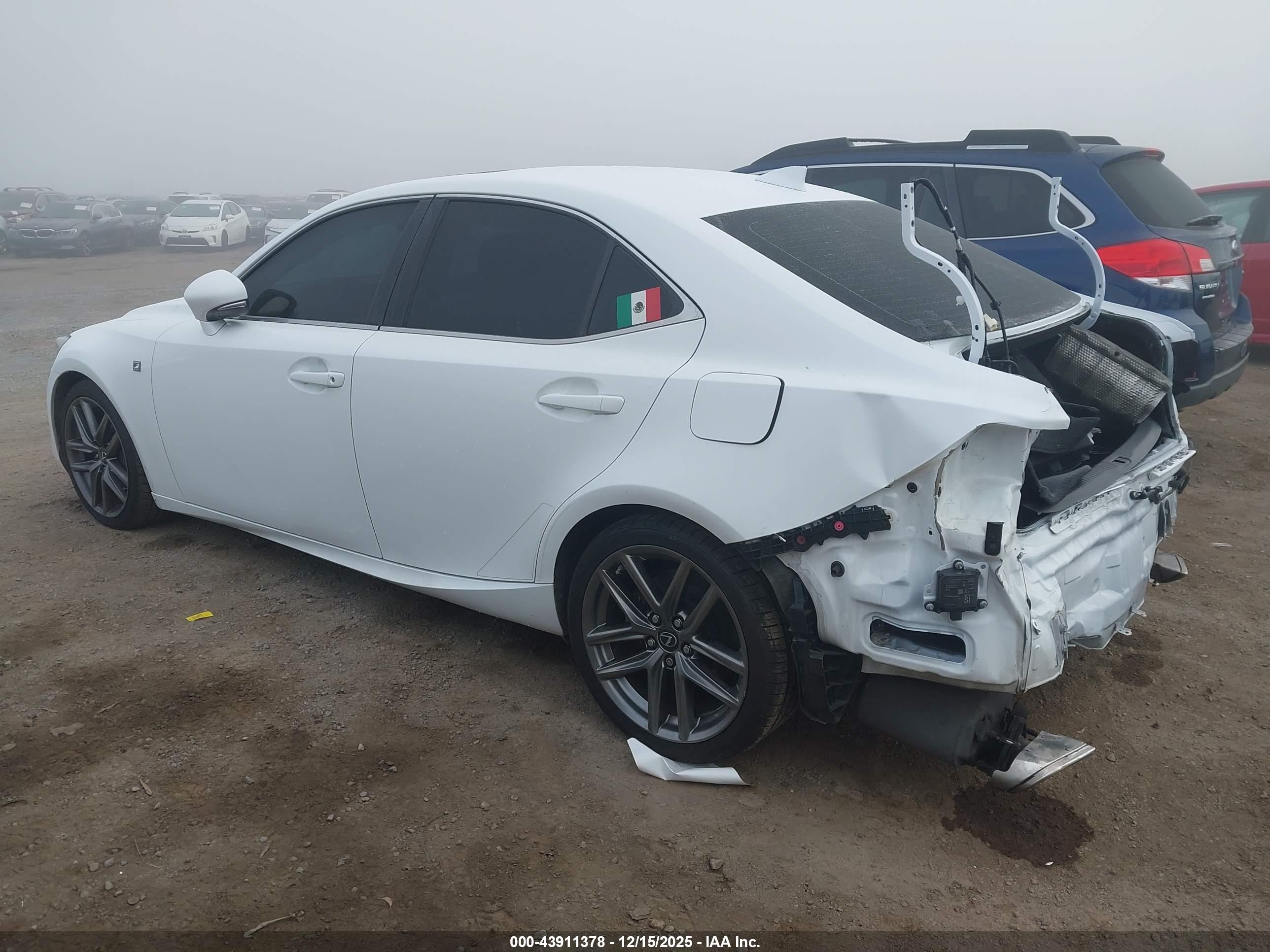 LEXUS IS image 3
