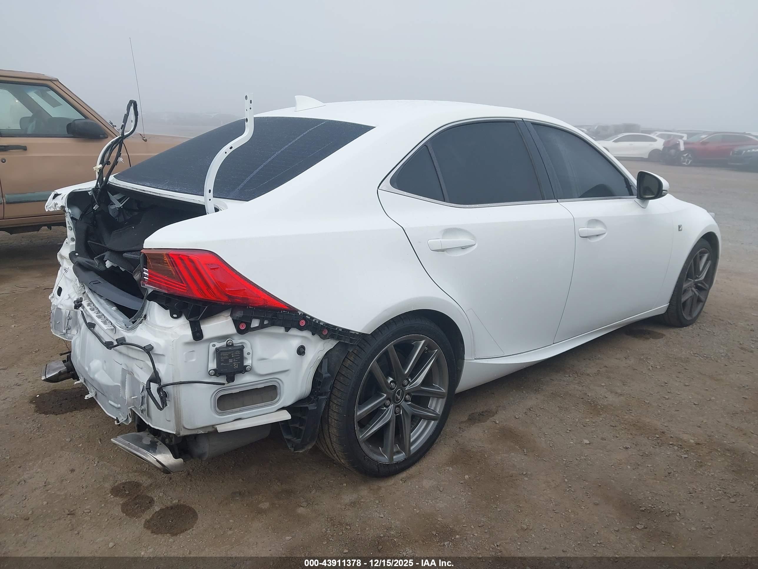 LEXUS IS image 4