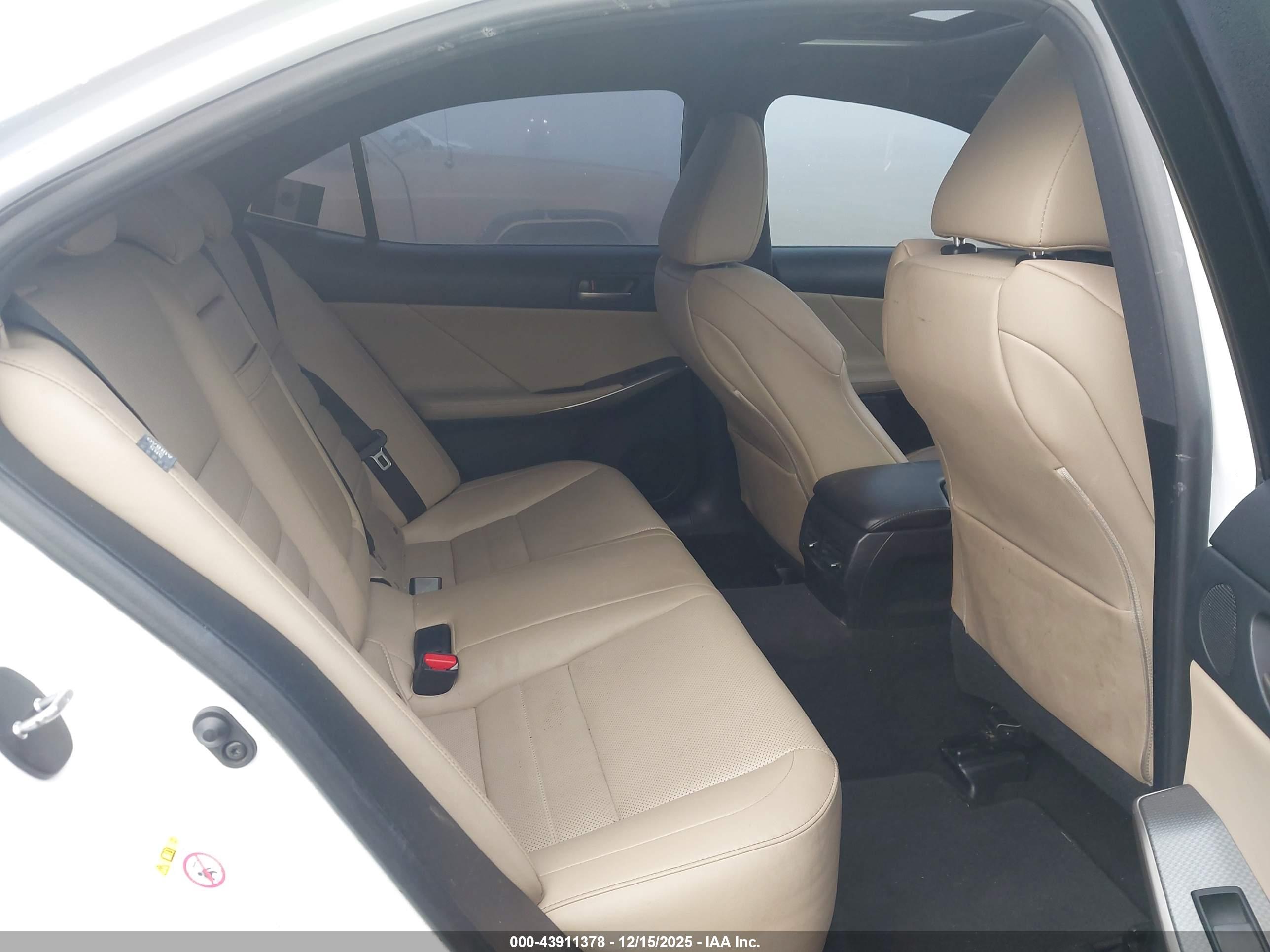 LEXUS IS image 8