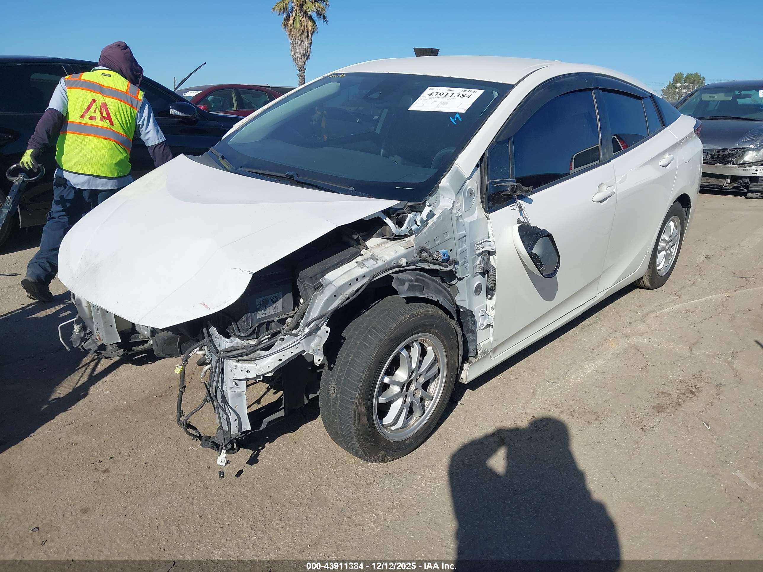 TOYOTA PRIUS image 2