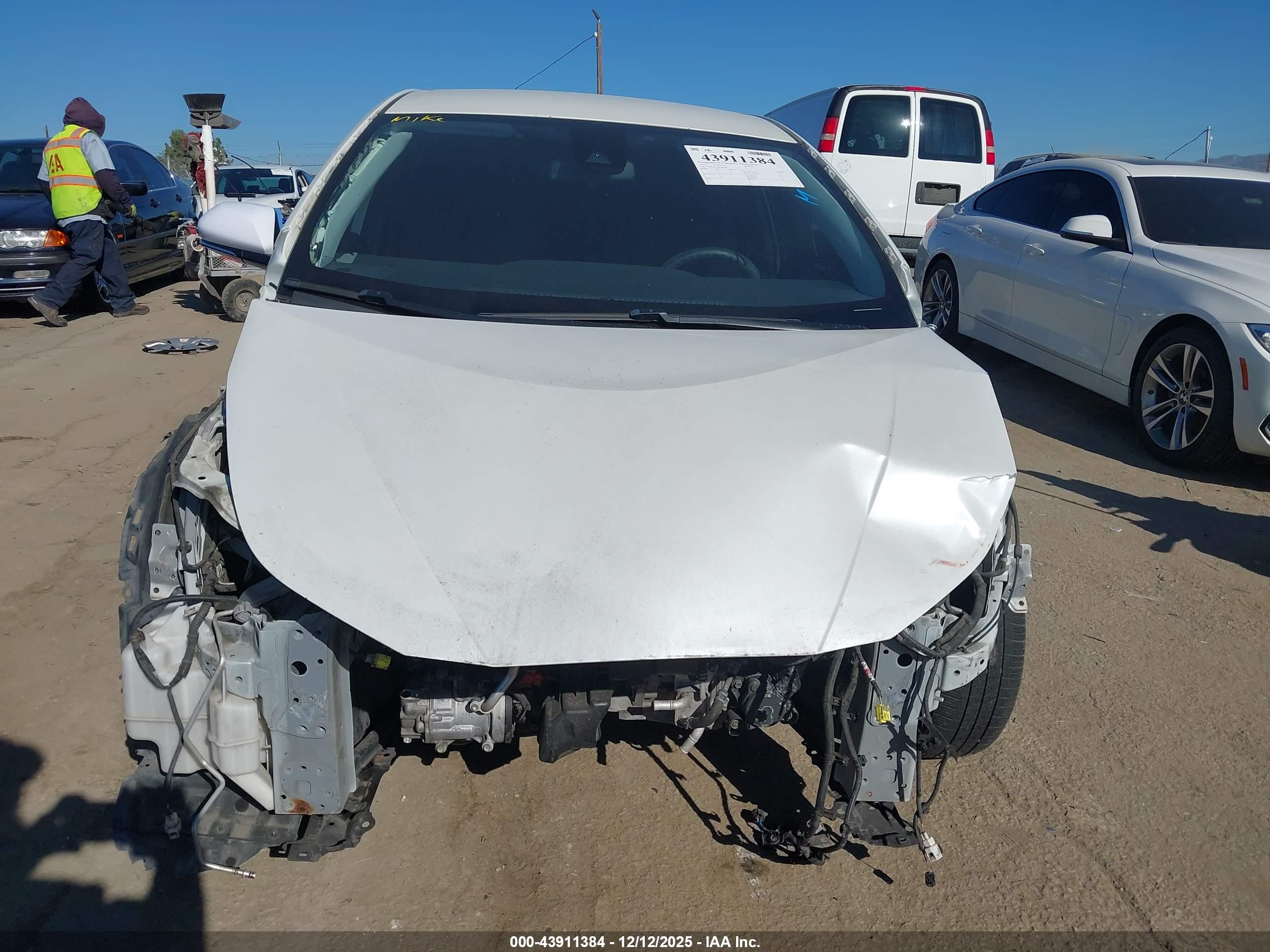 TOYOTA PRIUS image 6