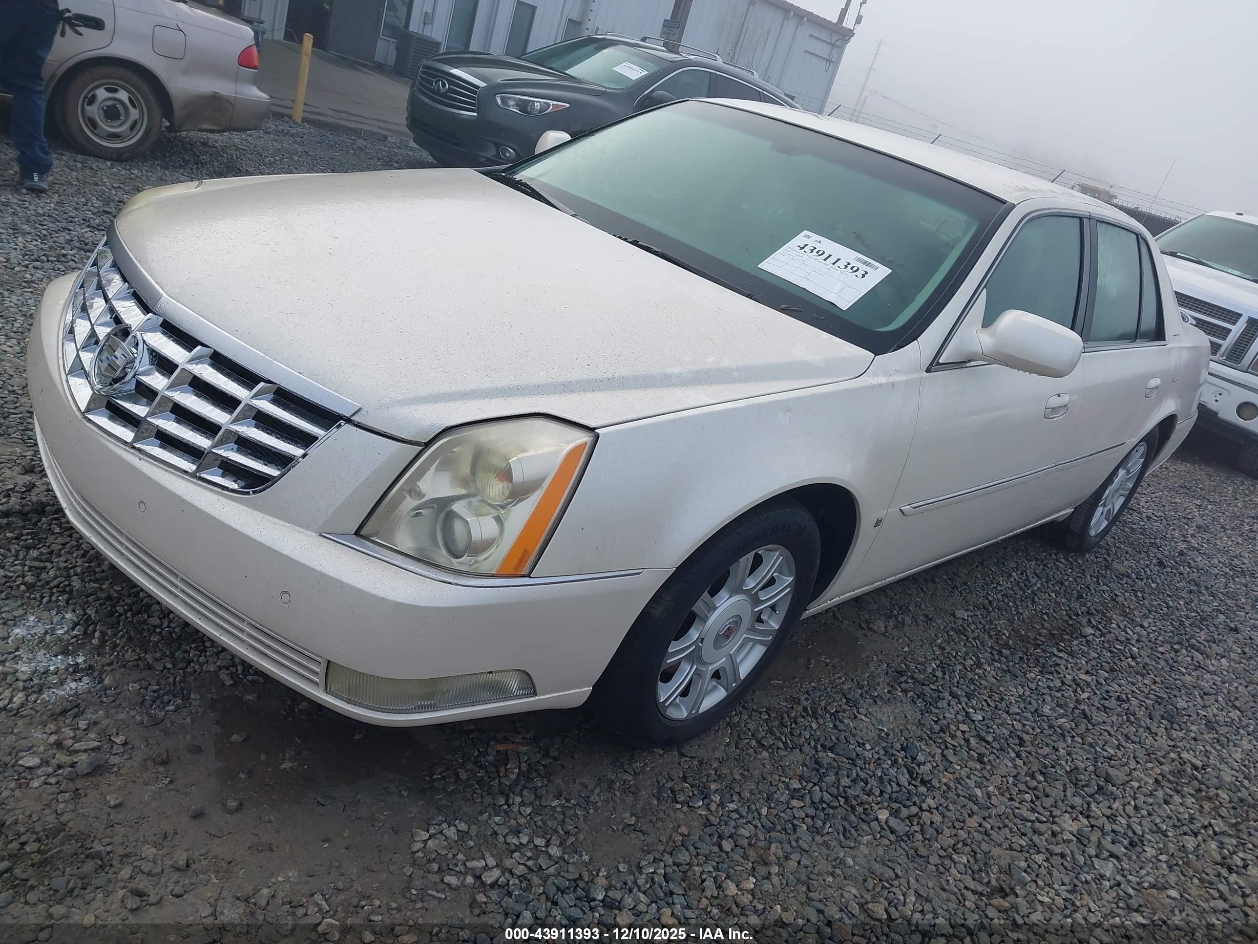 CADILLAC DTS image 2