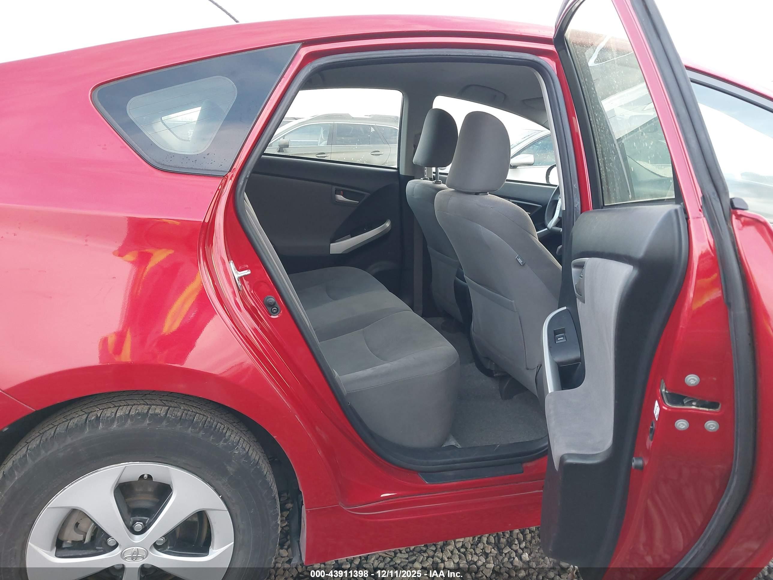TOYOTA PRIUS image 8