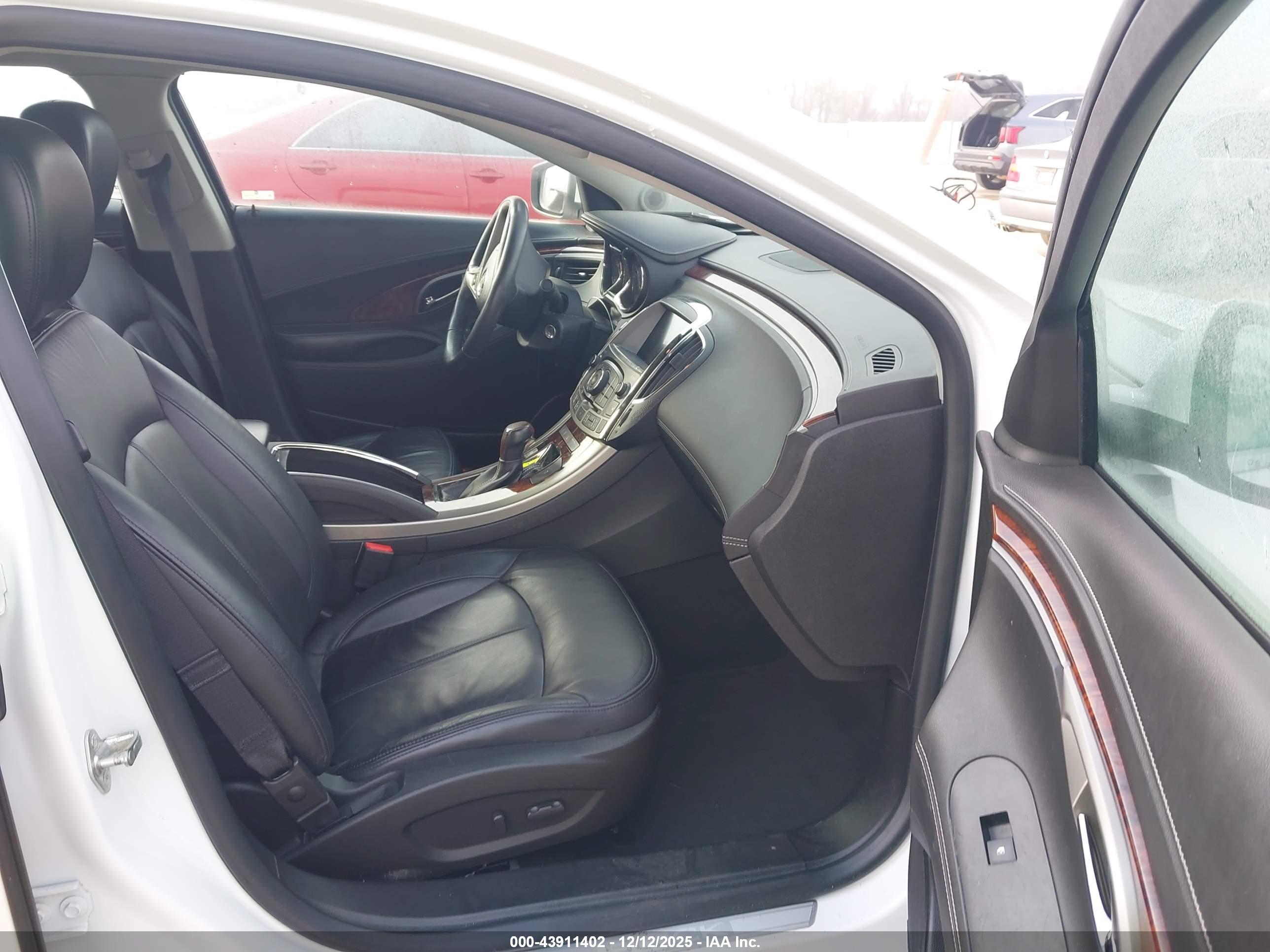 BUICK LACROSSE image 5