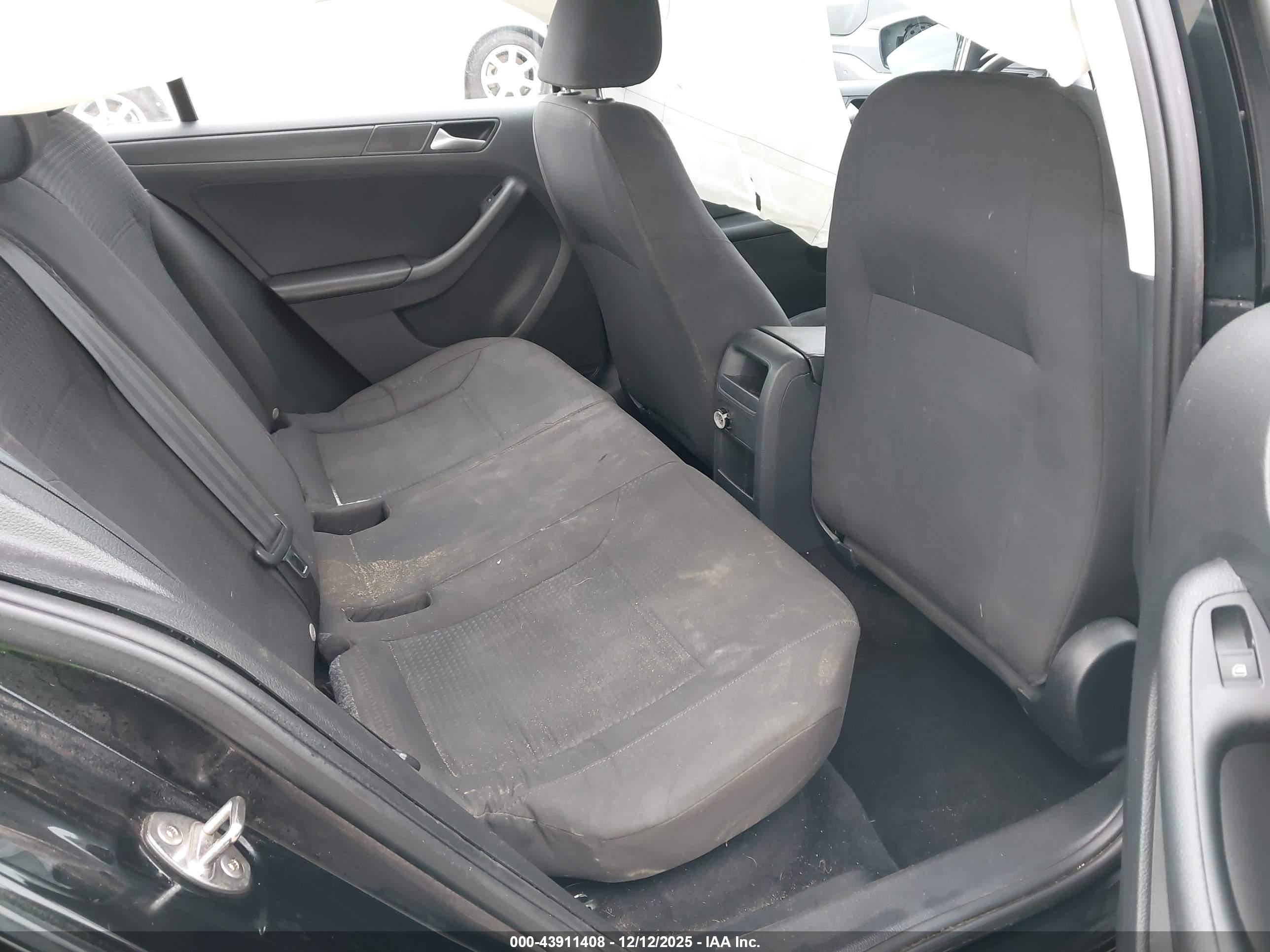 VOLKSWAGEN JETTA image 8