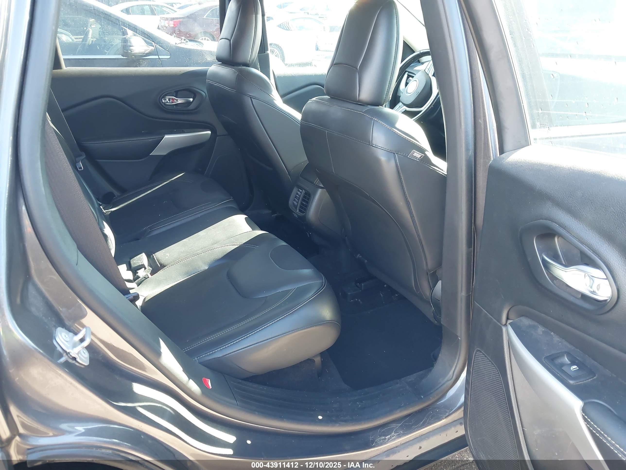 JEEP CHEROKEE image 8
