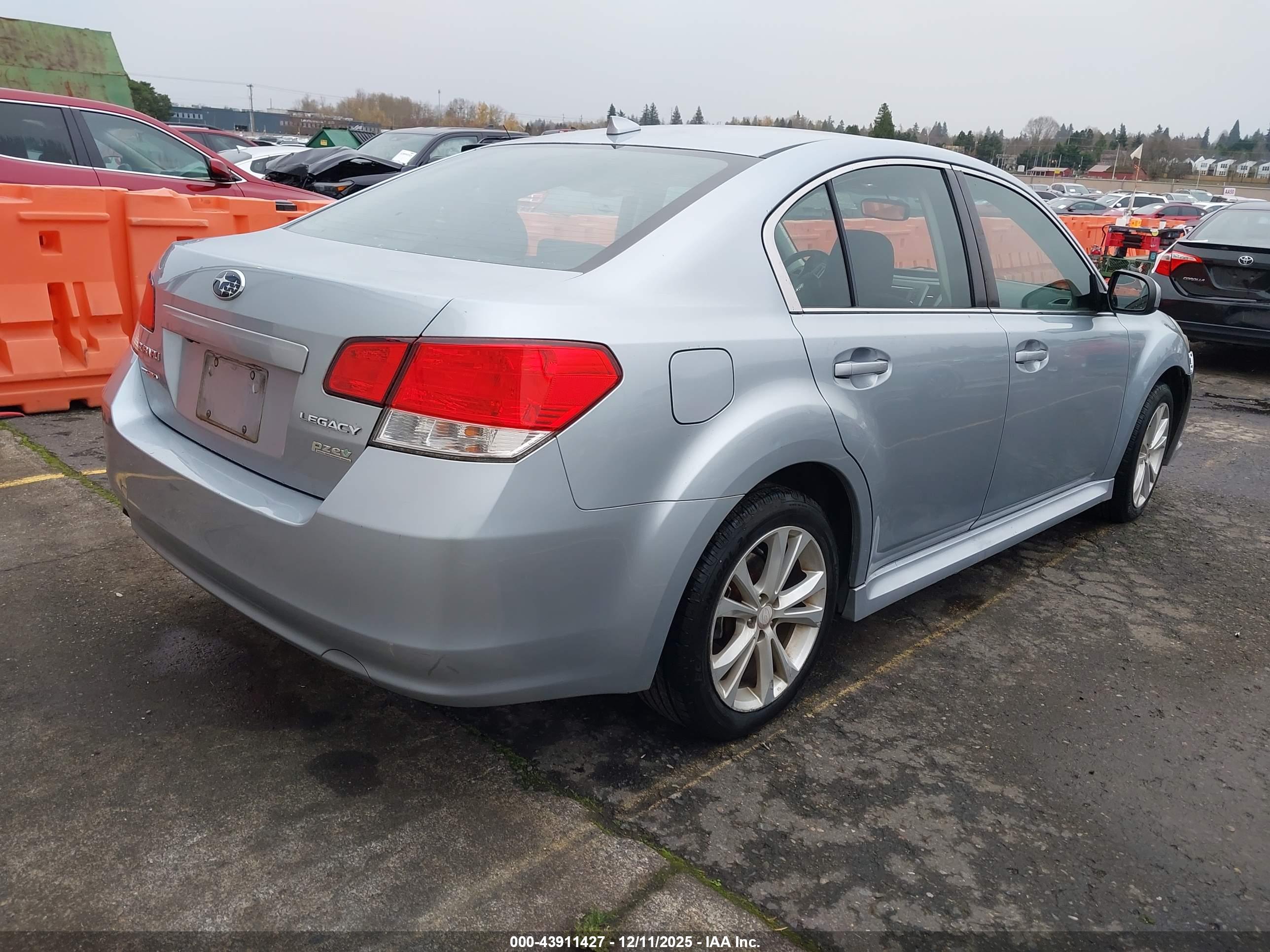 SUBARU LEGACY image 4
