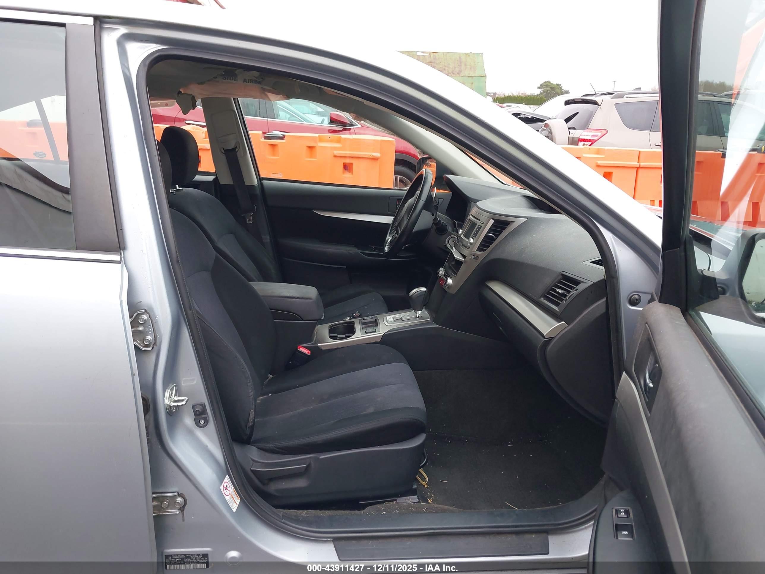 SUBARU LEGACY image 5