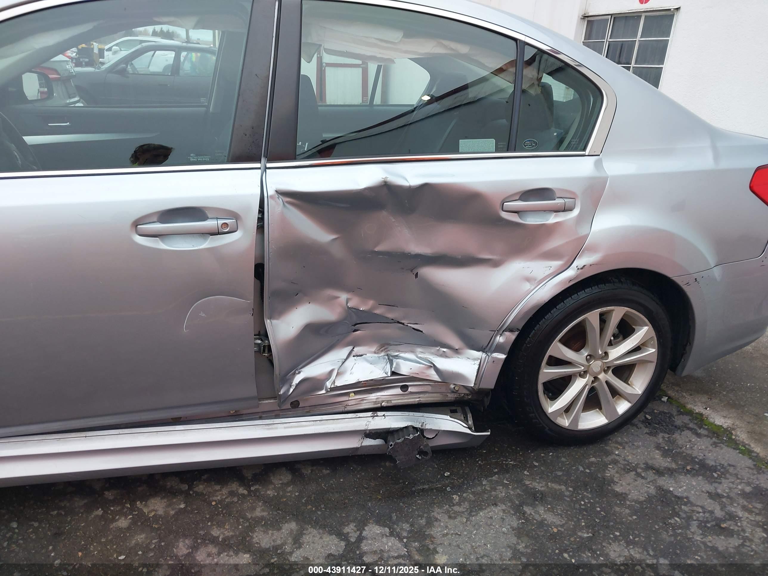 SUBARU LEGACY image 6