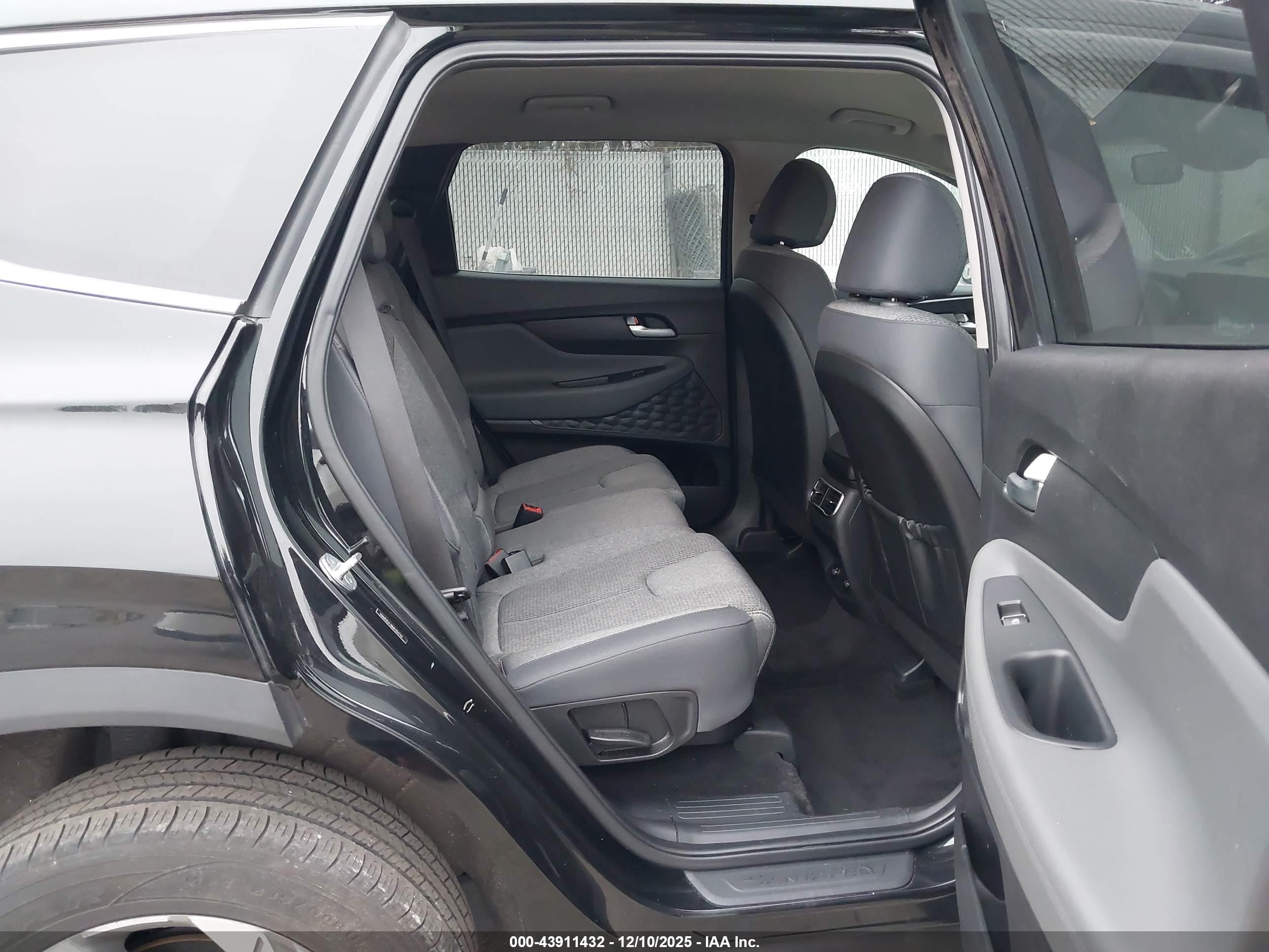HYUNDAI SANTA image 8