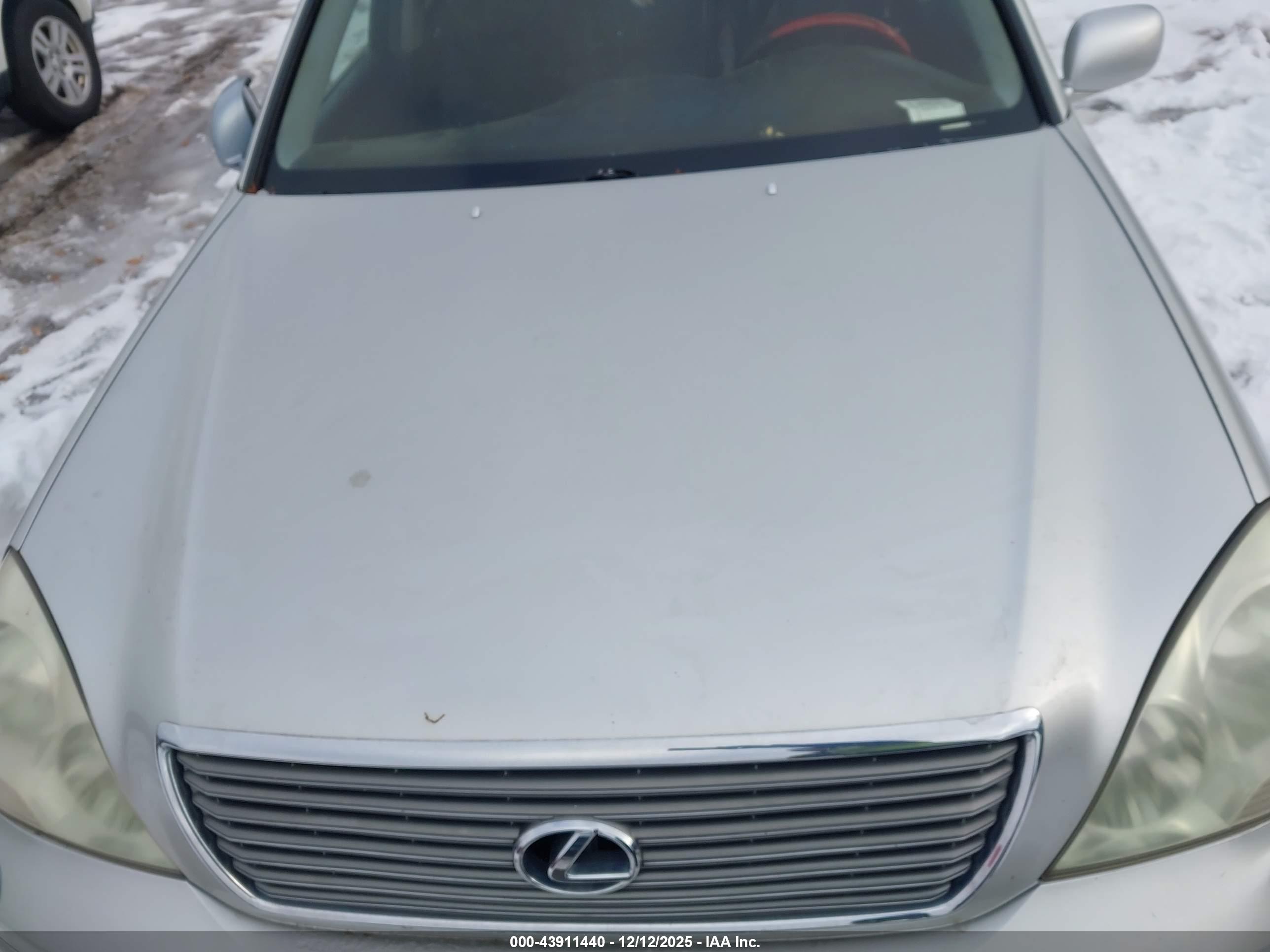 LEXUS LS image 10