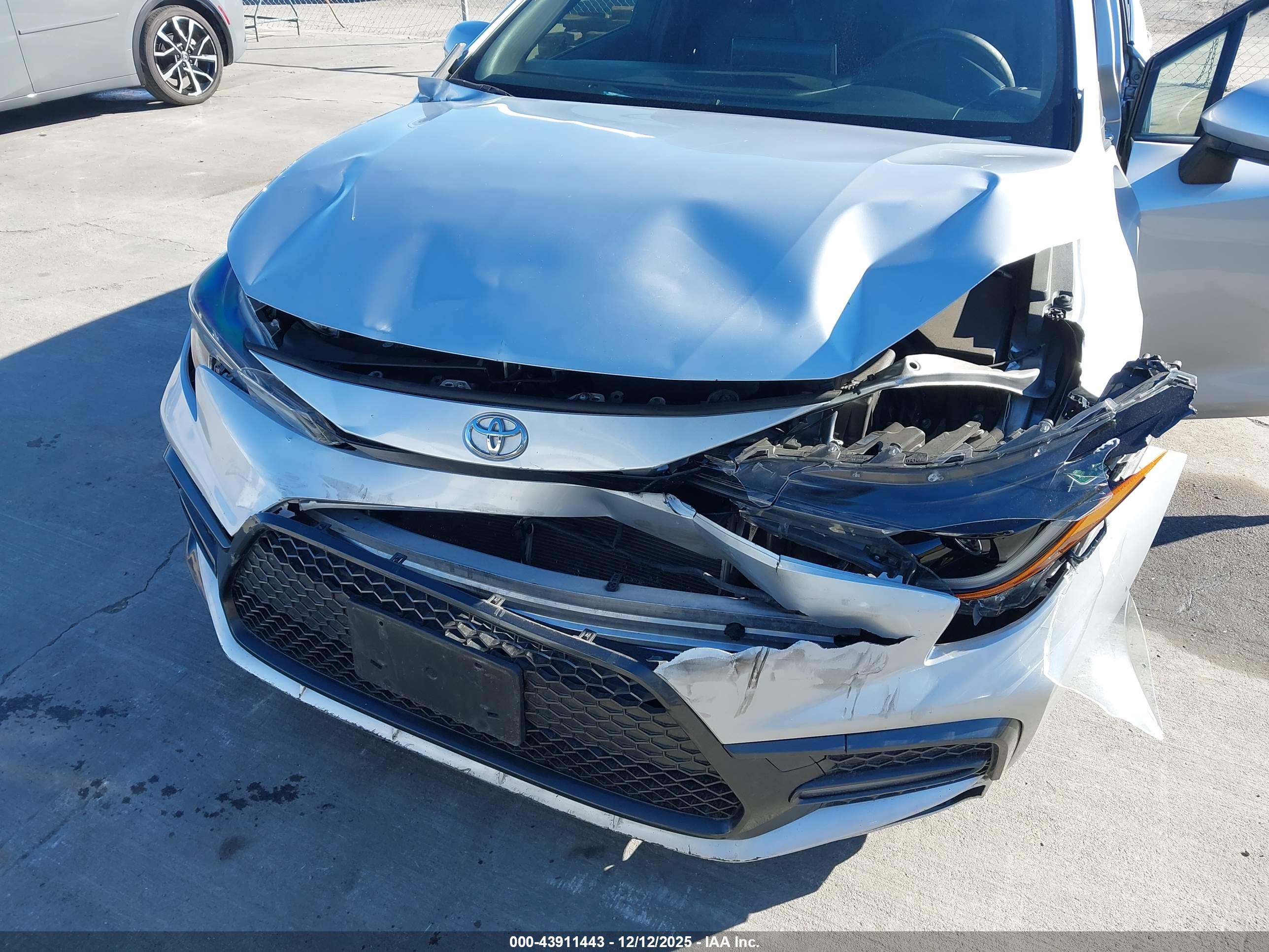 TOYOTA COROLLA image 6