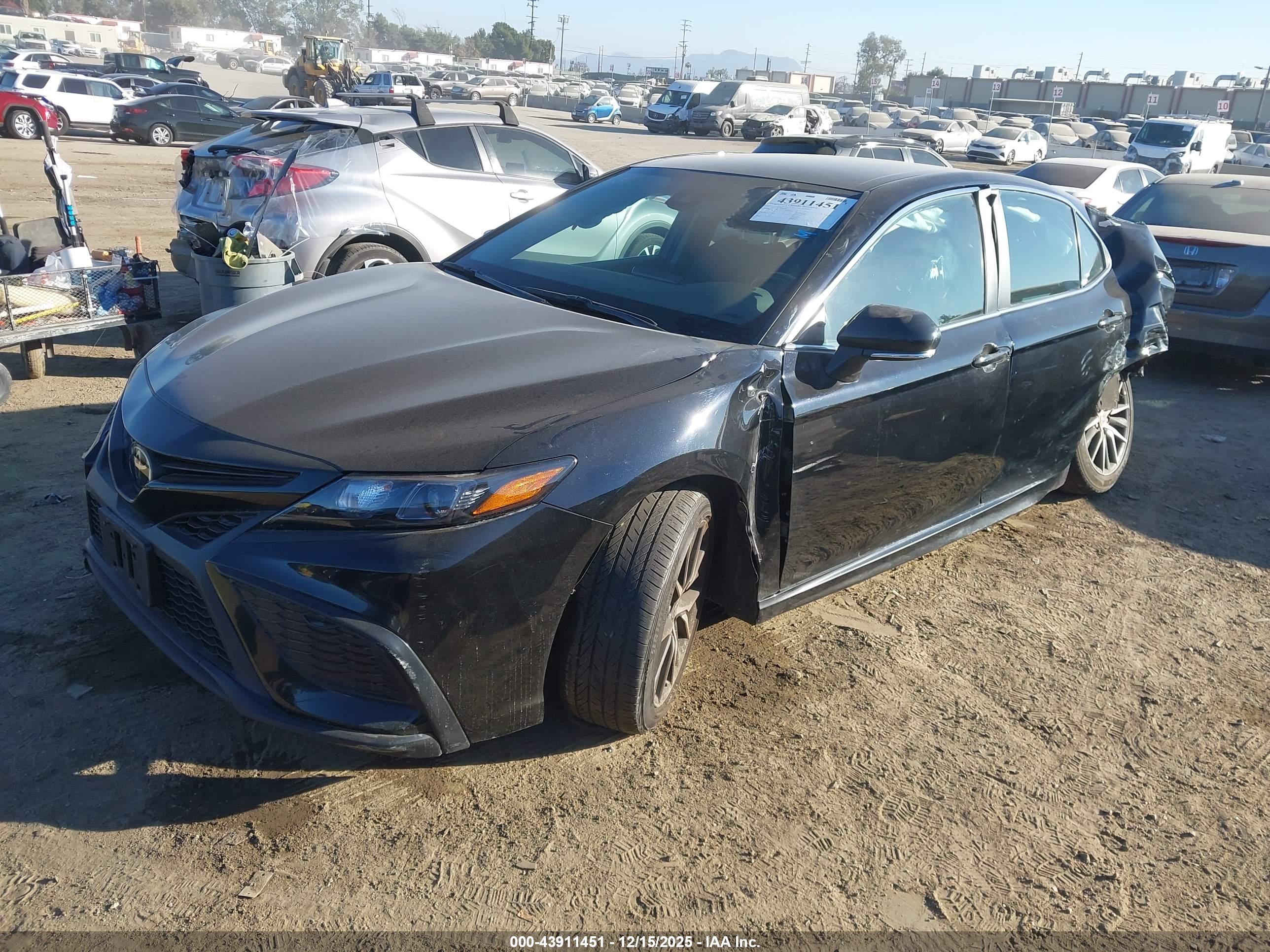 TOYOTA CAMRY image 2