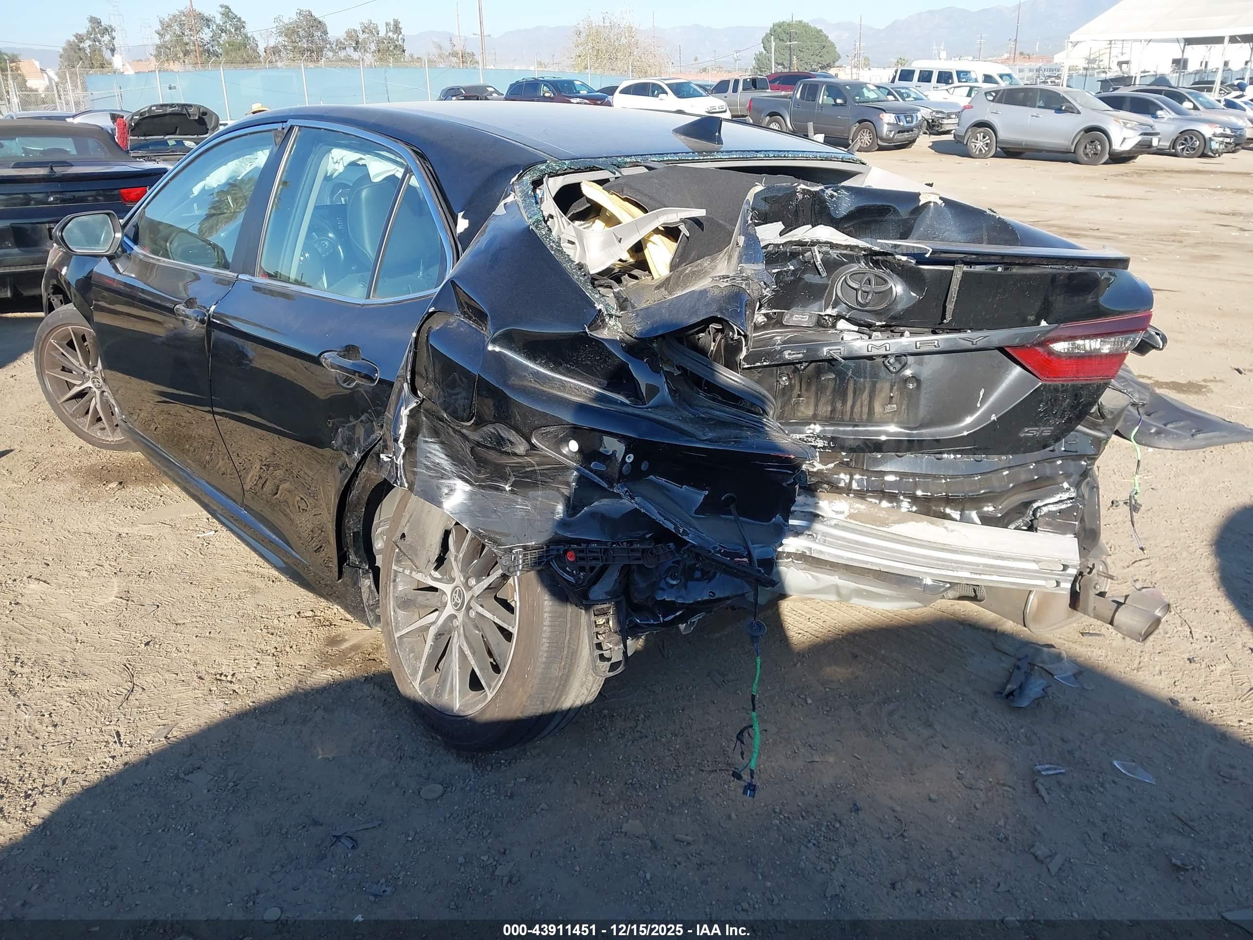 TOYOTA CAMRY image 3