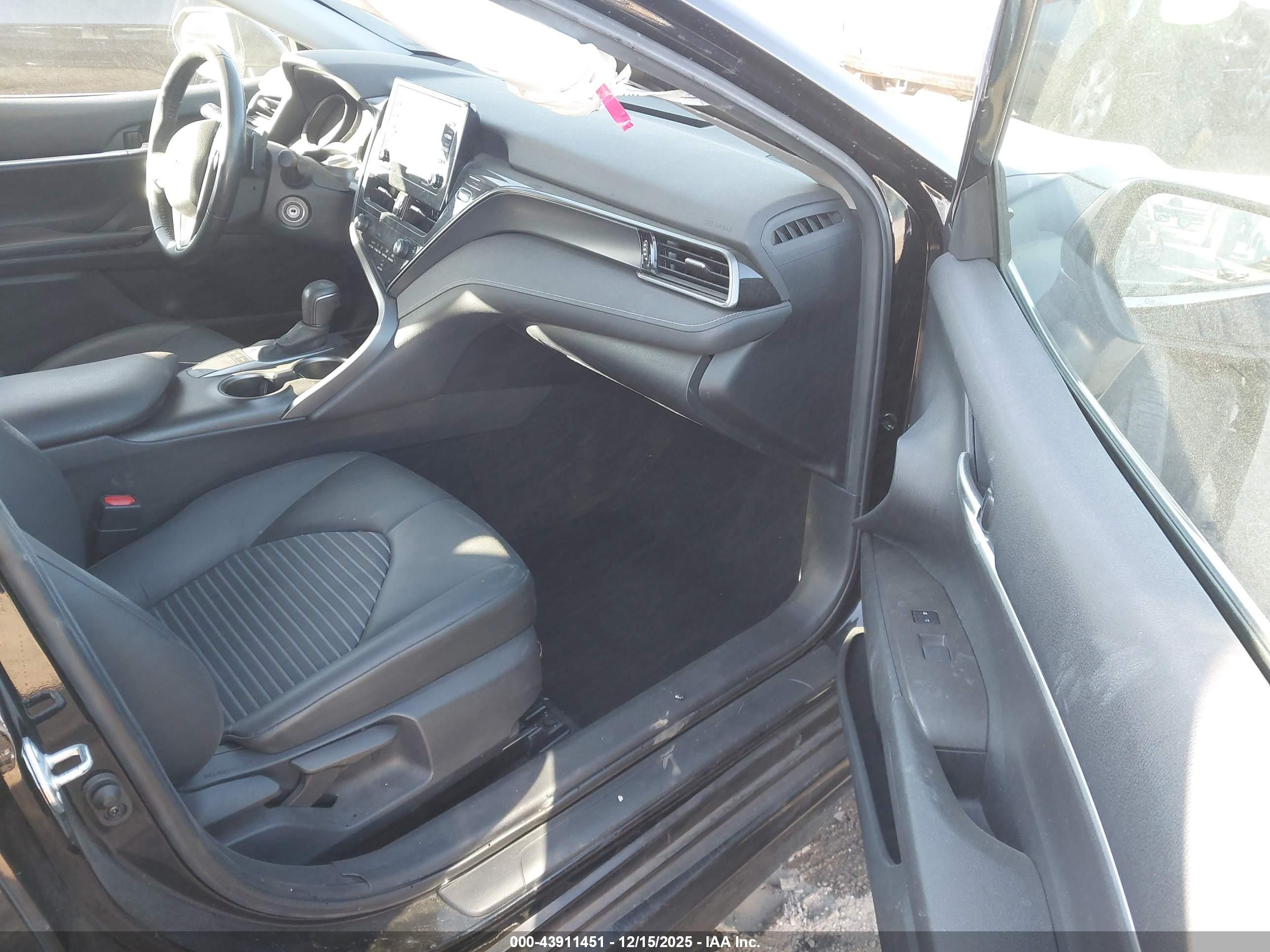 TOYOTA CAMRY image 5
