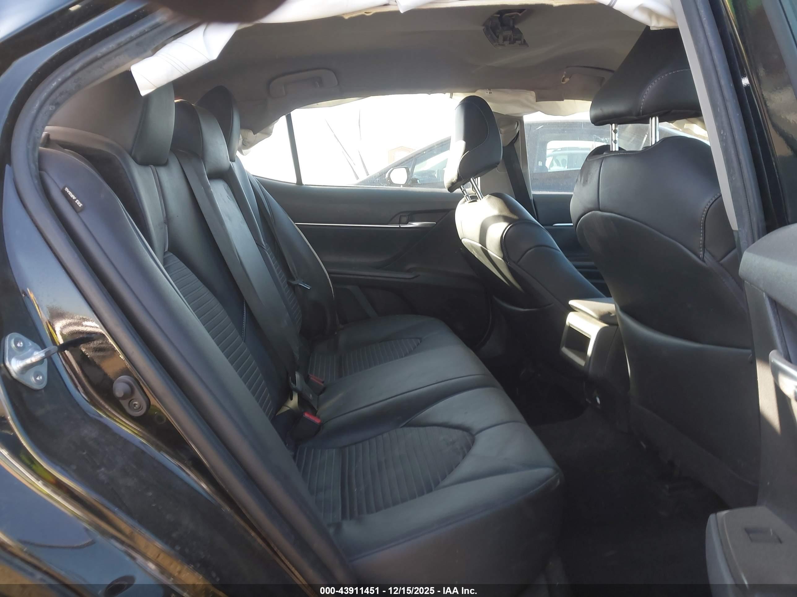 TOYOTA CAMRY image 8