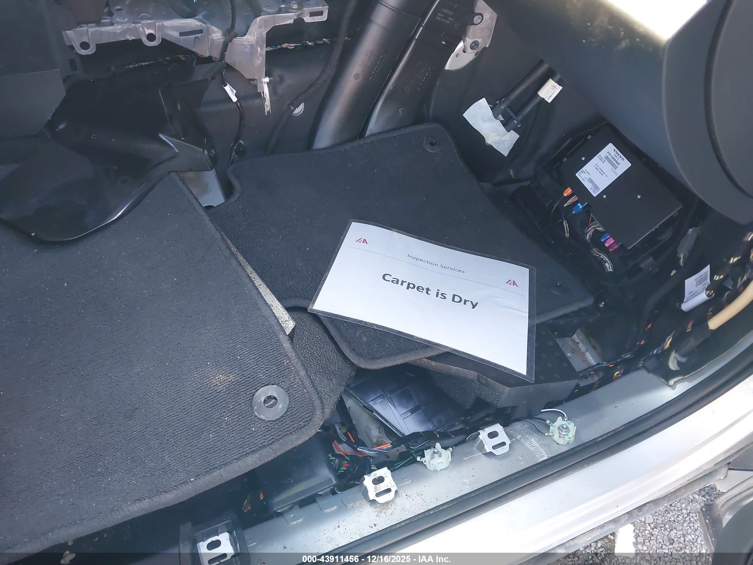 VOLVO XC60 image 6