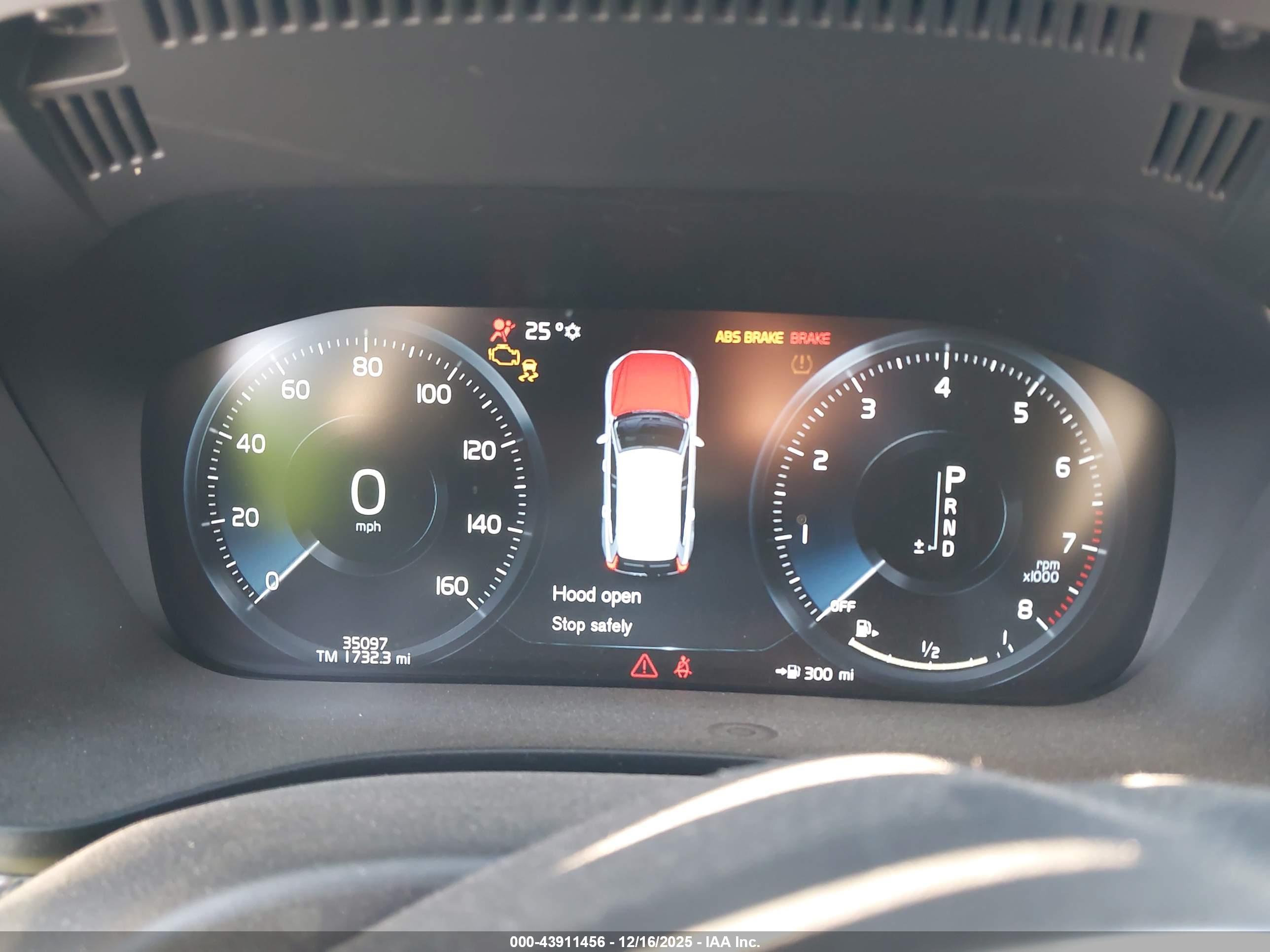 VOLVO XC60 image 7