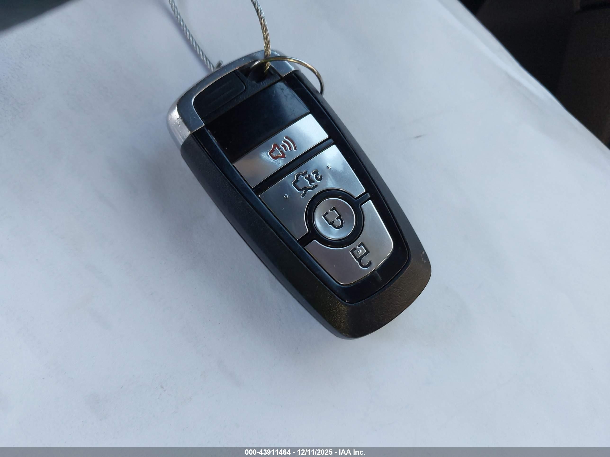 FORD FUSION image 11