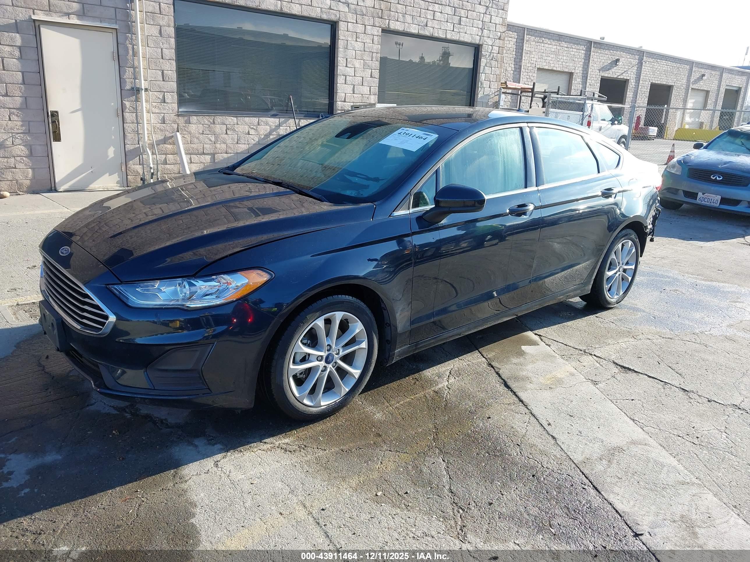 FORD FUSION image 2
