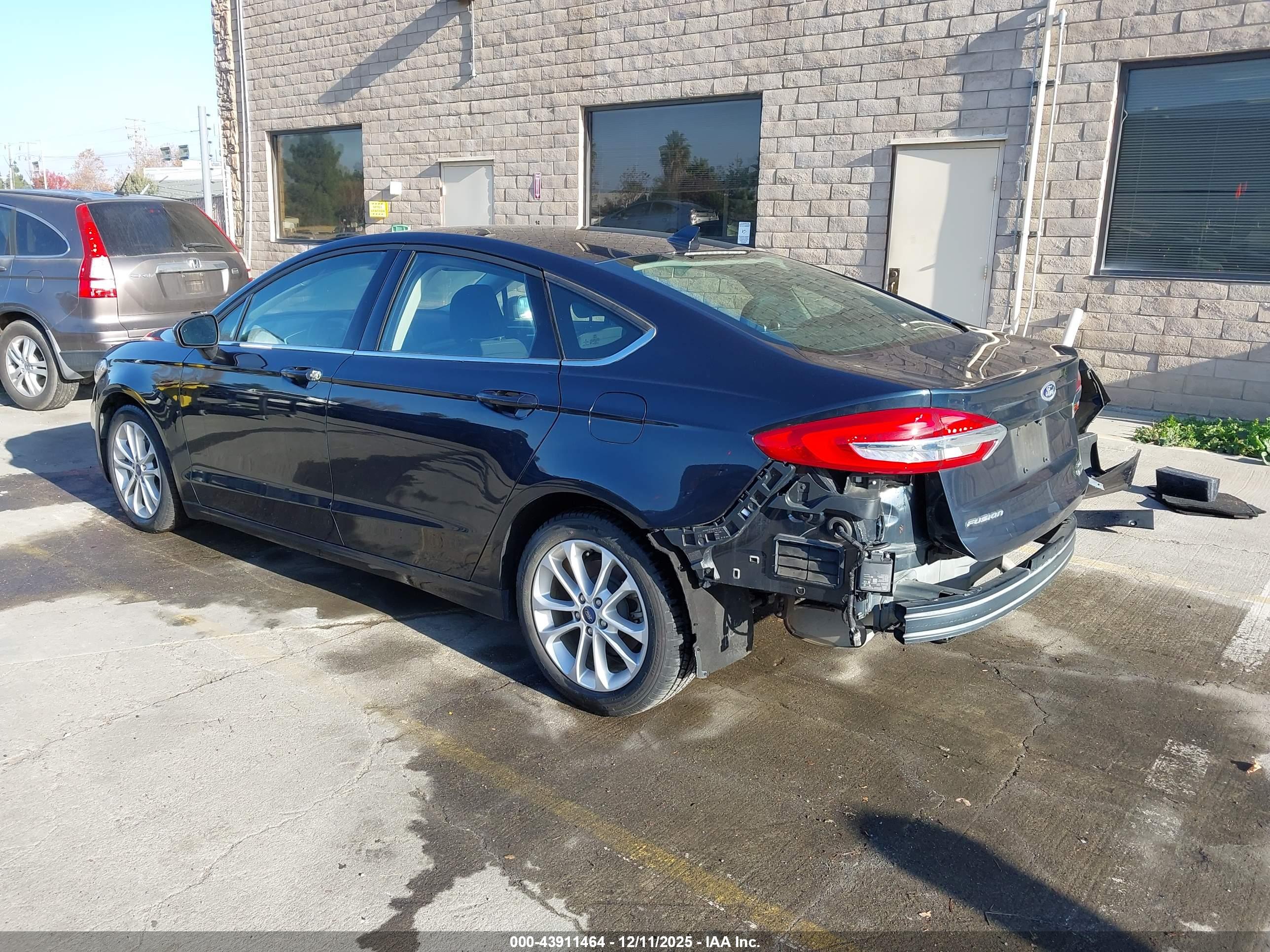 FORD FUSION image 3
