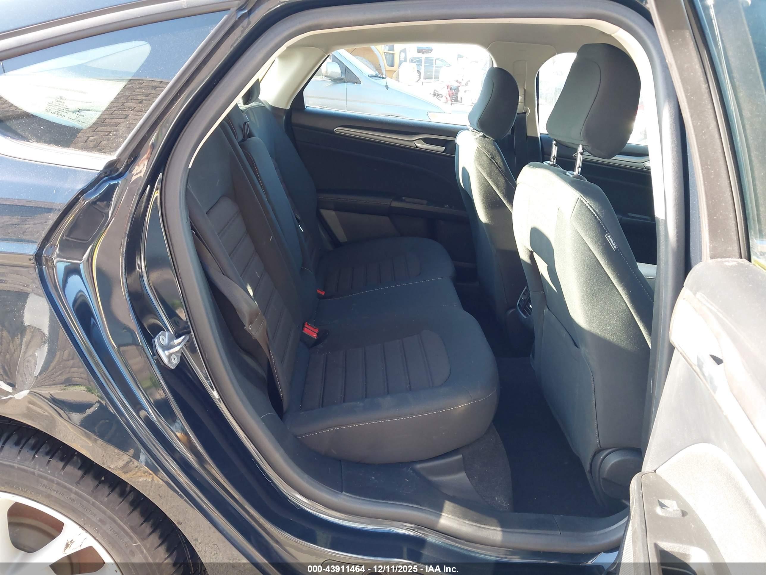 FORD FUSION image 8
