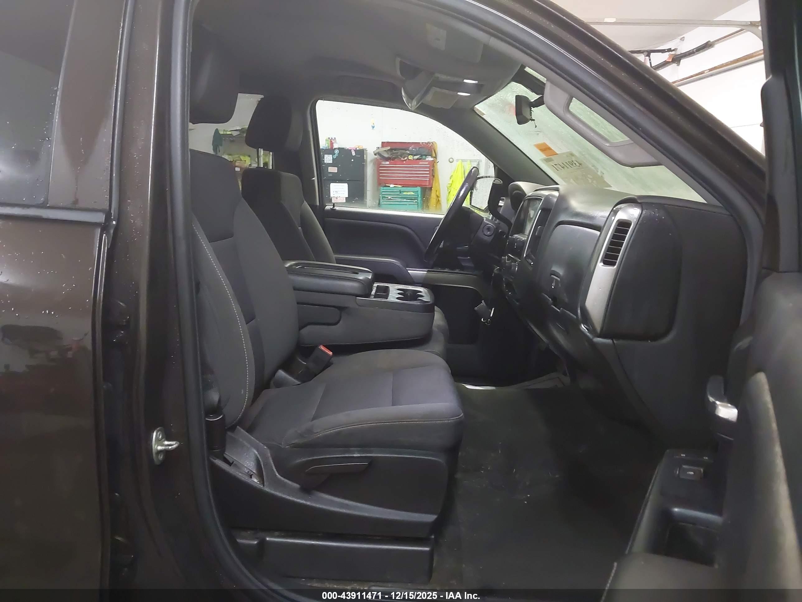 CHEVROLET SILVERADO image 5