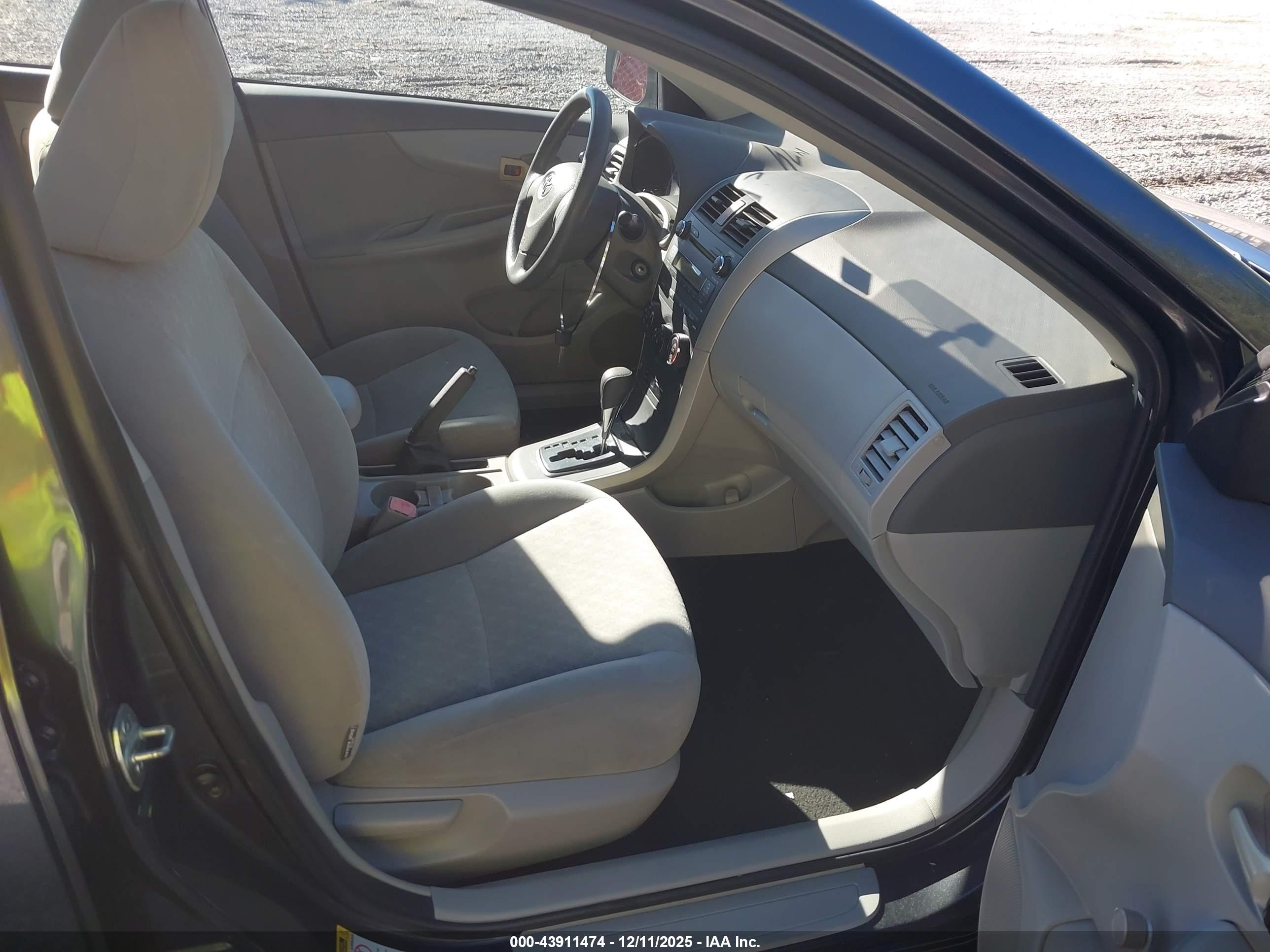 TOYOTA COROLLA image 5
