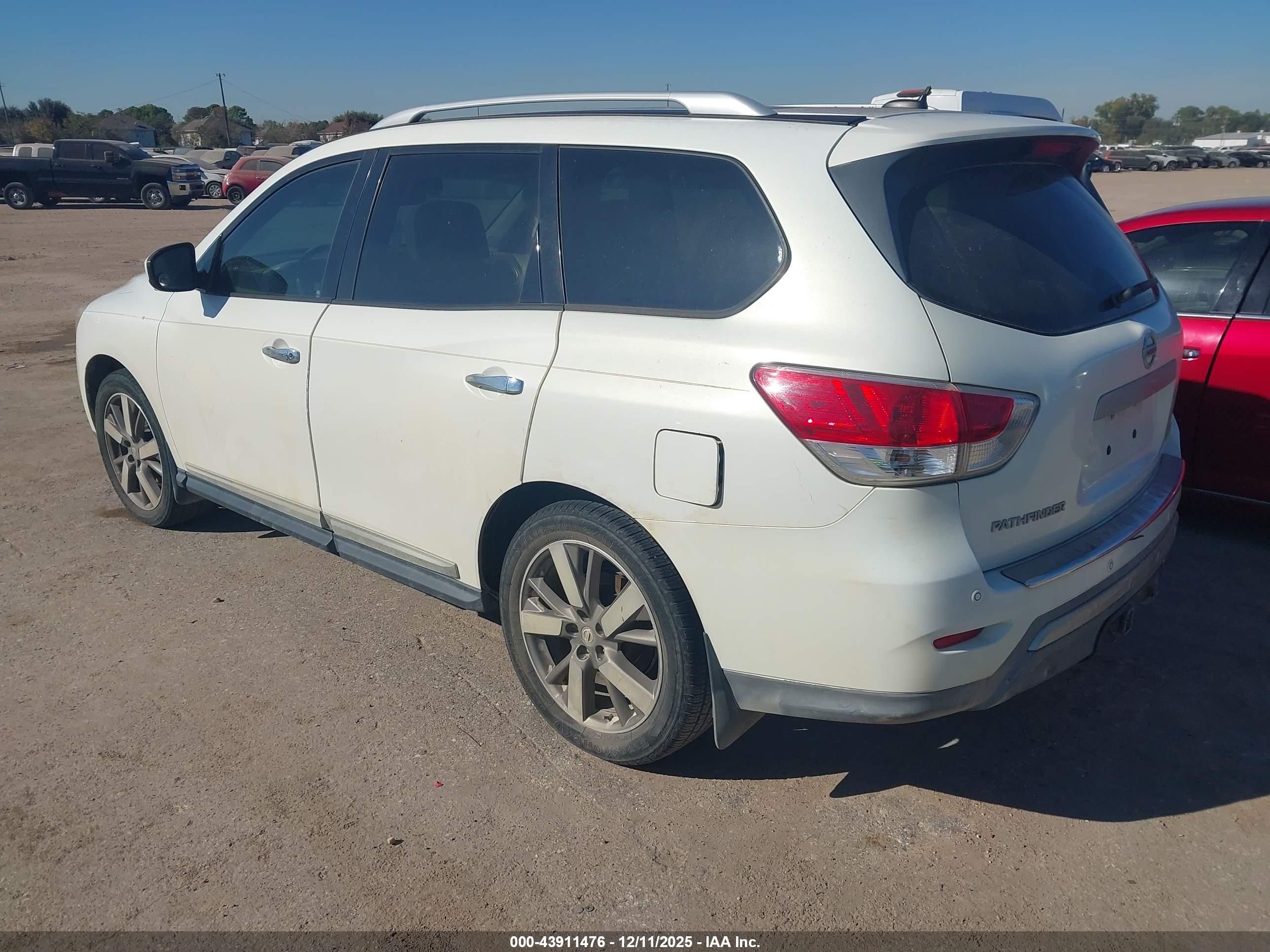 NISSAN PATHFINDER image 3