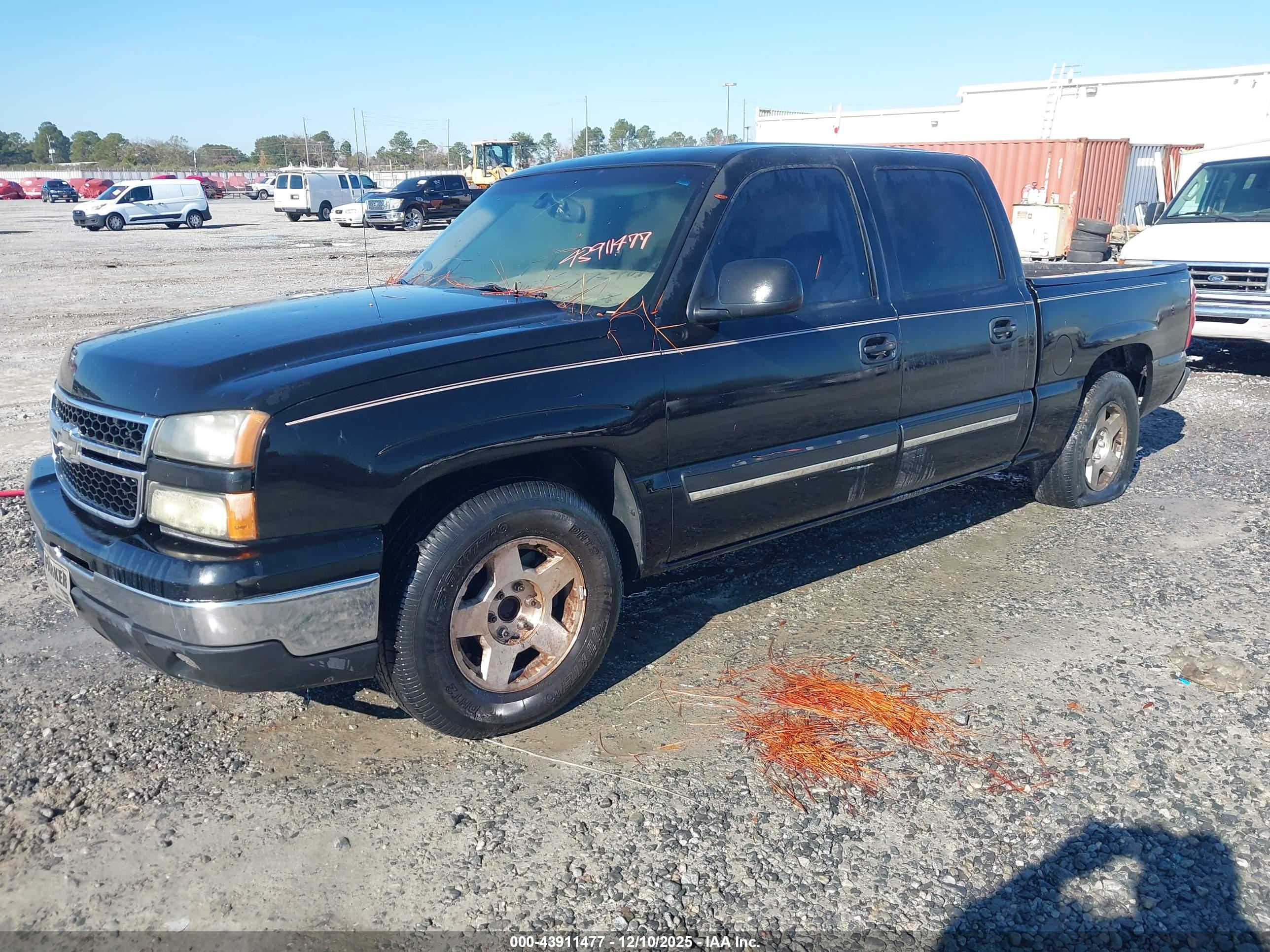 CHEVROLET SILVERADO image 2