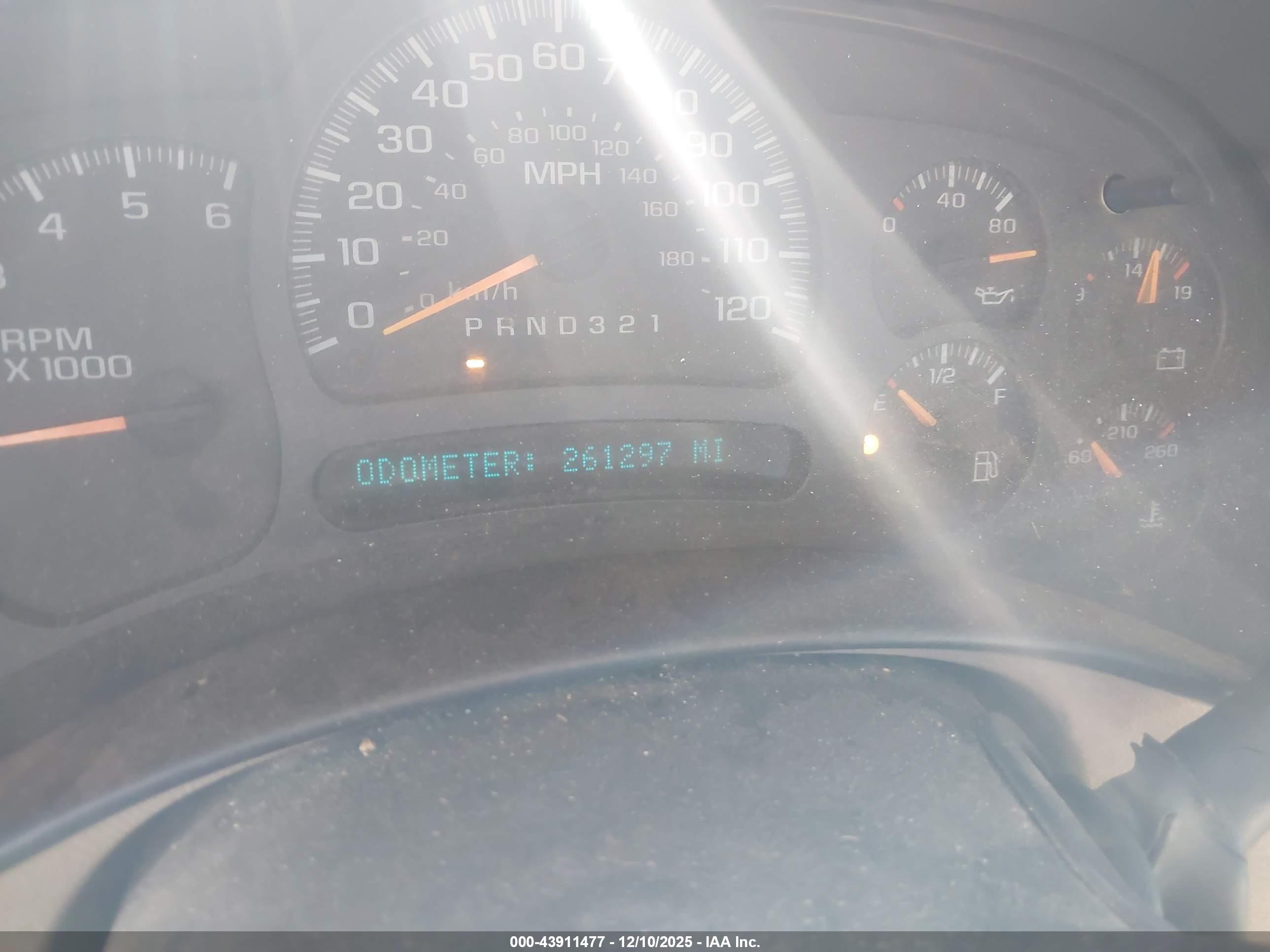 CHEVROLET SILVERADO image 7
