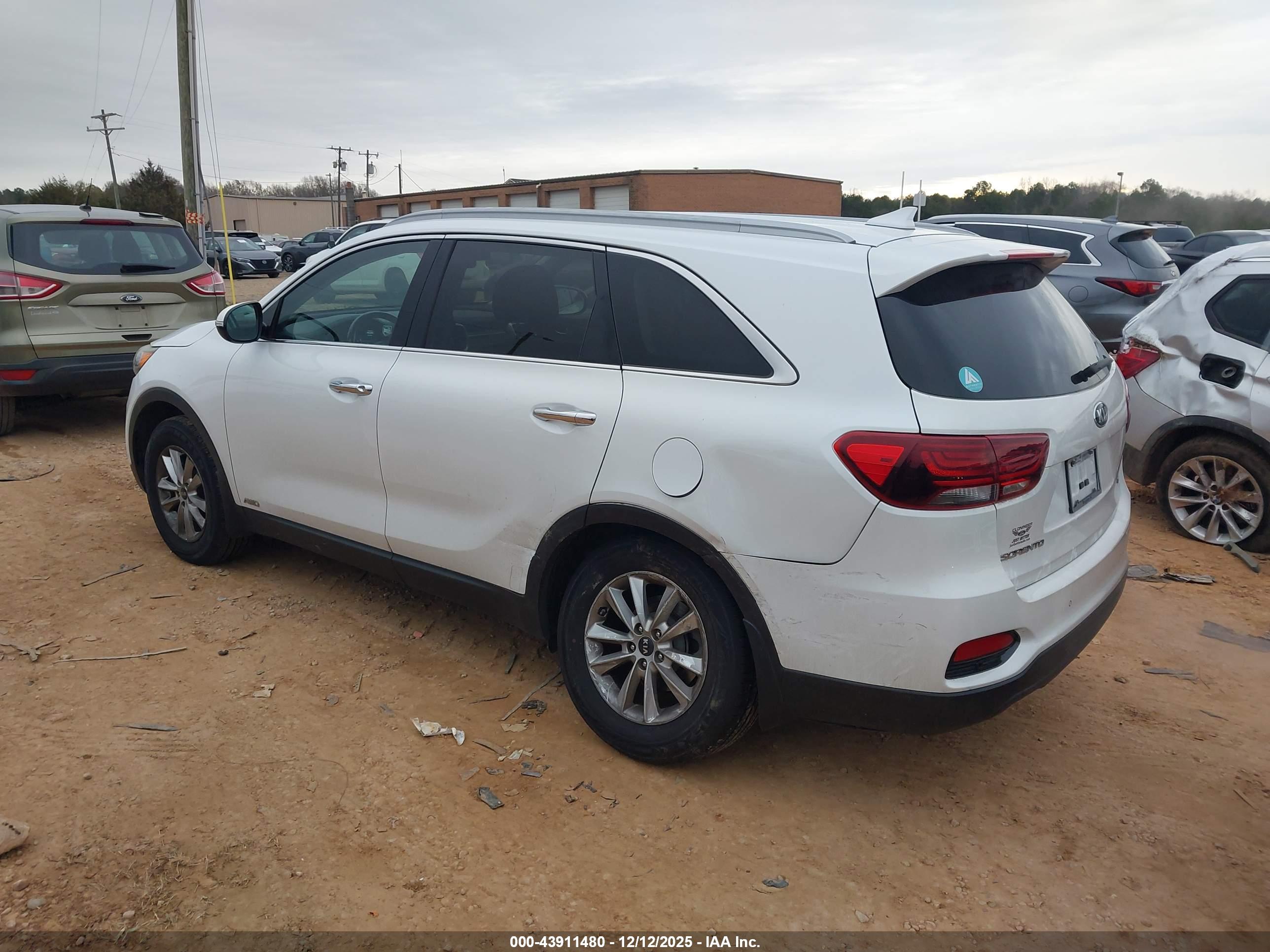 KIA SORENTO image 3