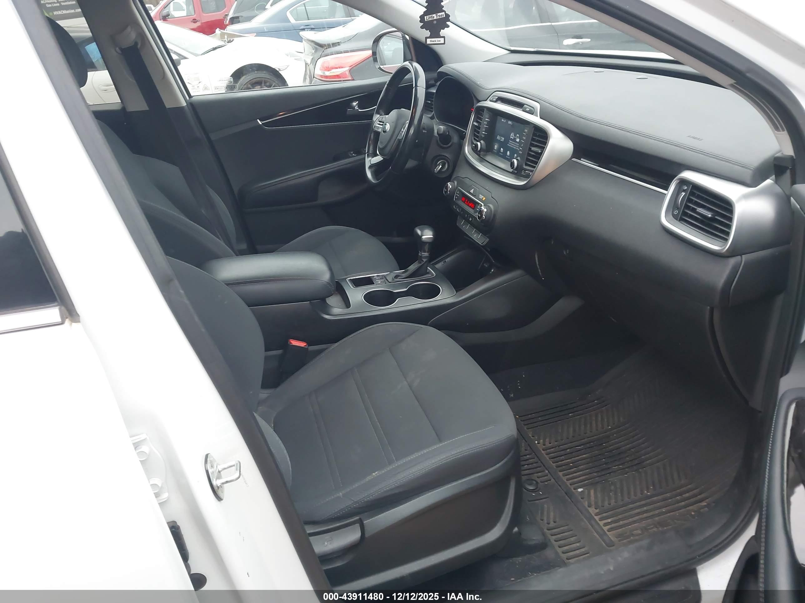 KIA SORENTO image 5