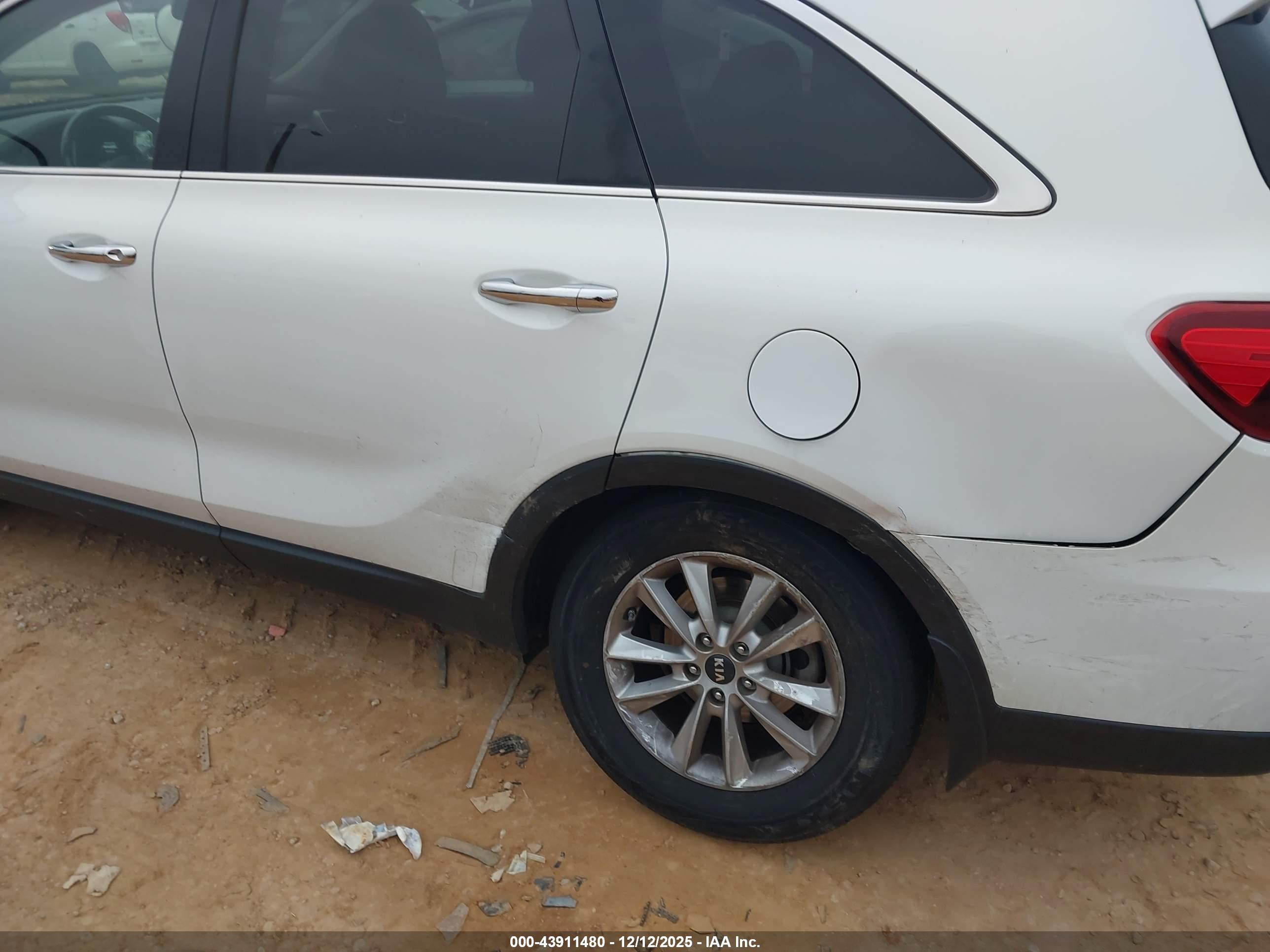 KIA SORENTO image 6
