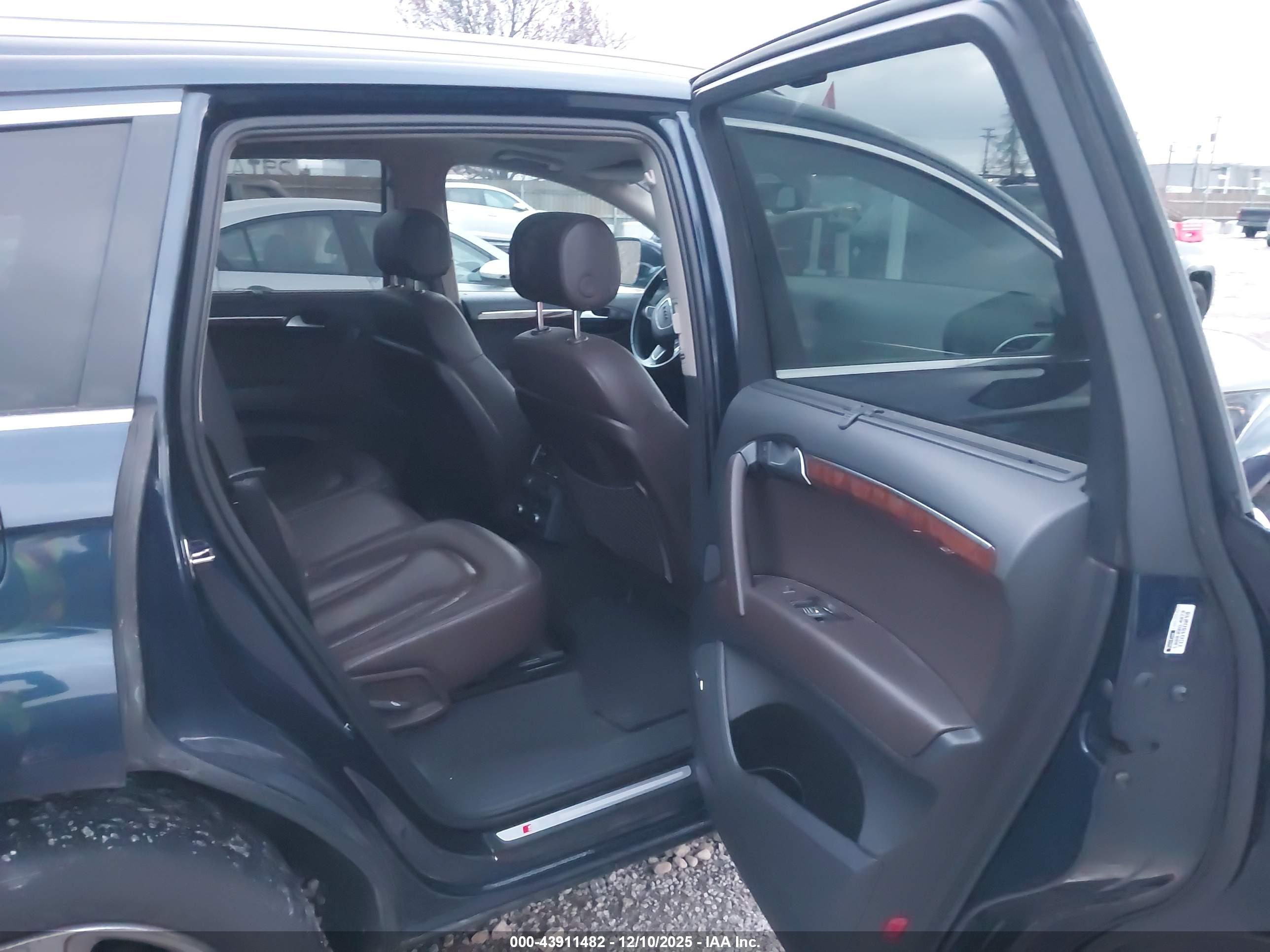 AUDI Q7 image 8