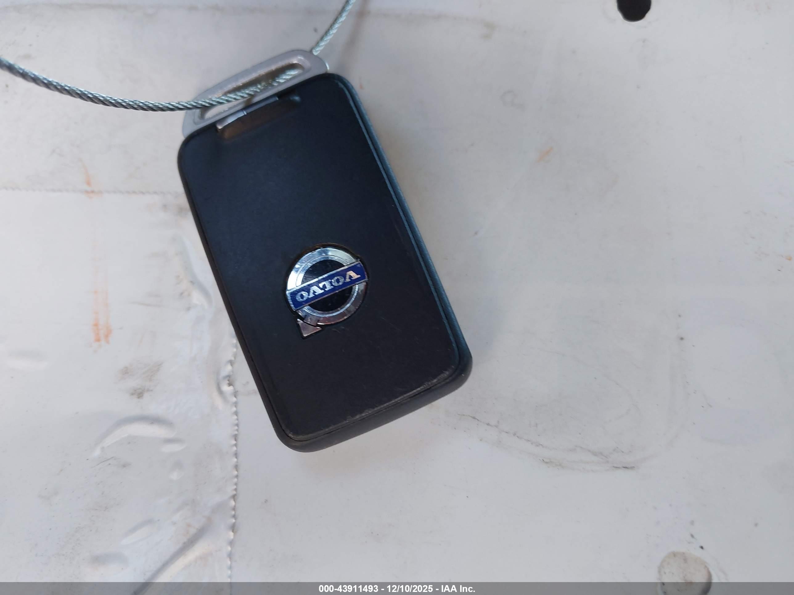 VOLVO S60 image 11