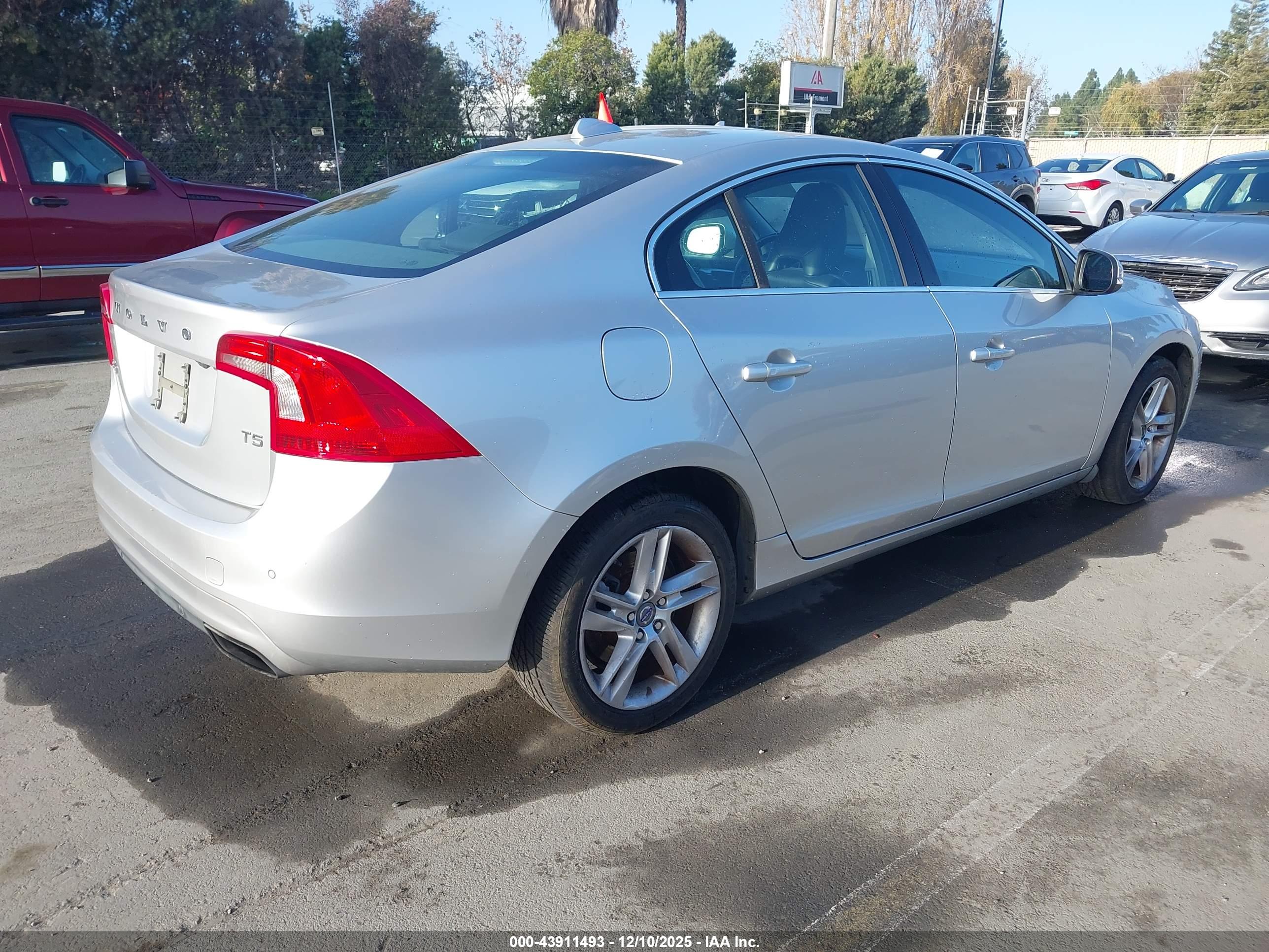 VOLVO S60 image 4