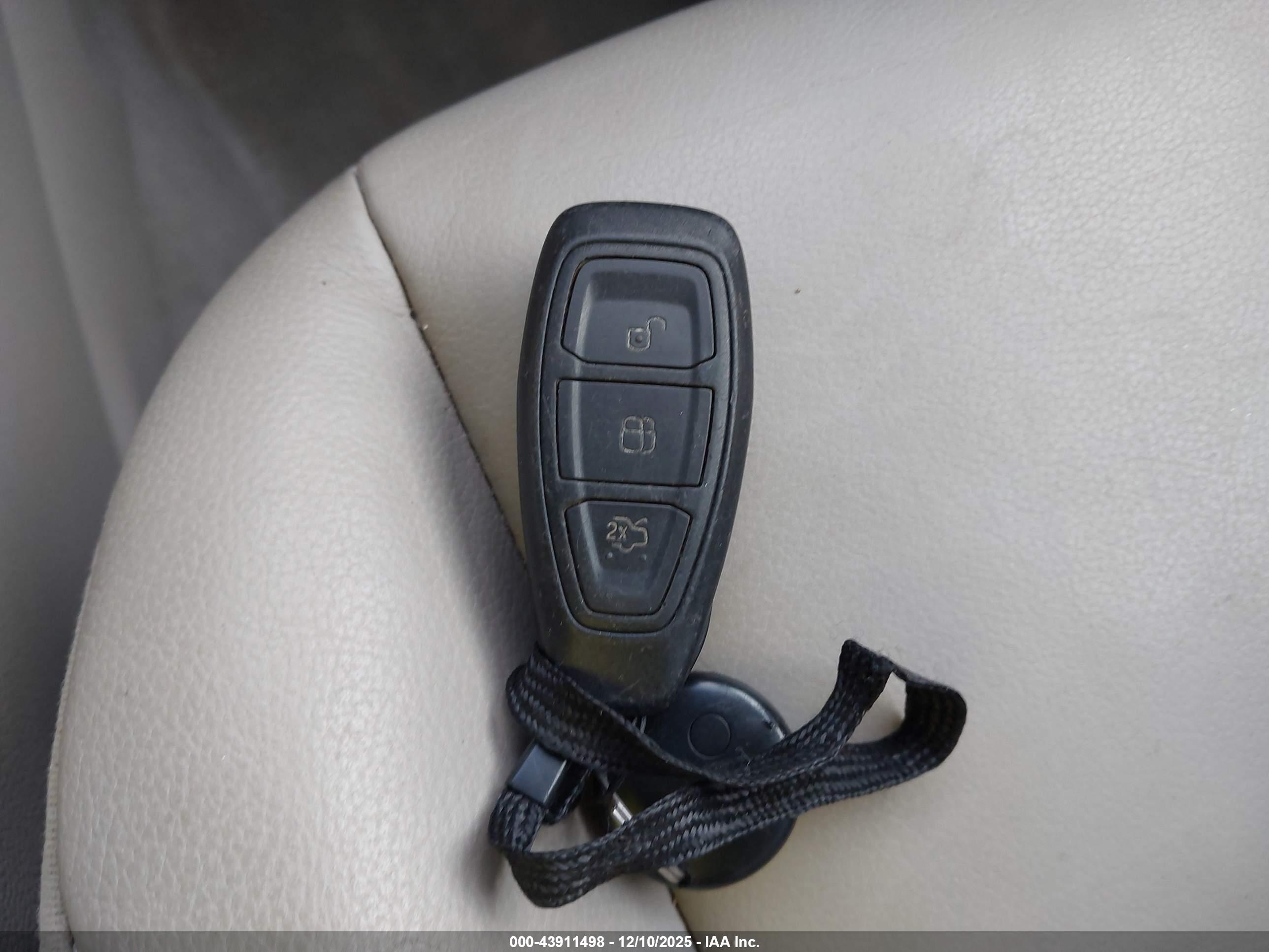 FORD C-MAX image 11